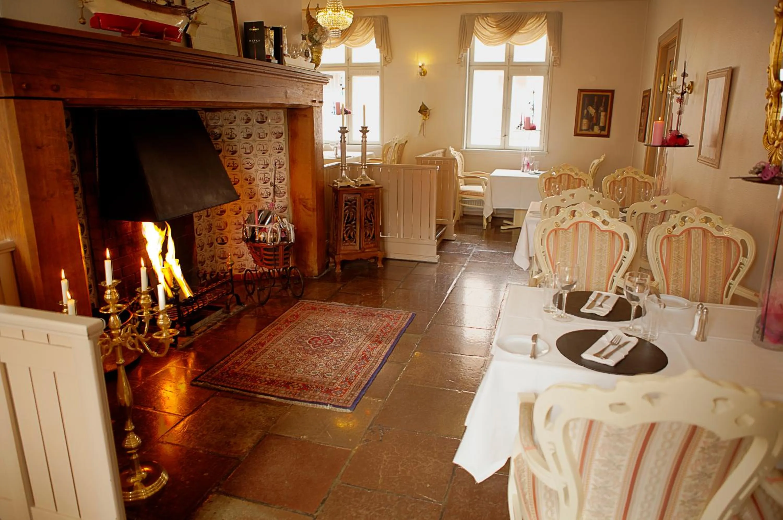 Restaurant/places to eat in Hotel Harmonien