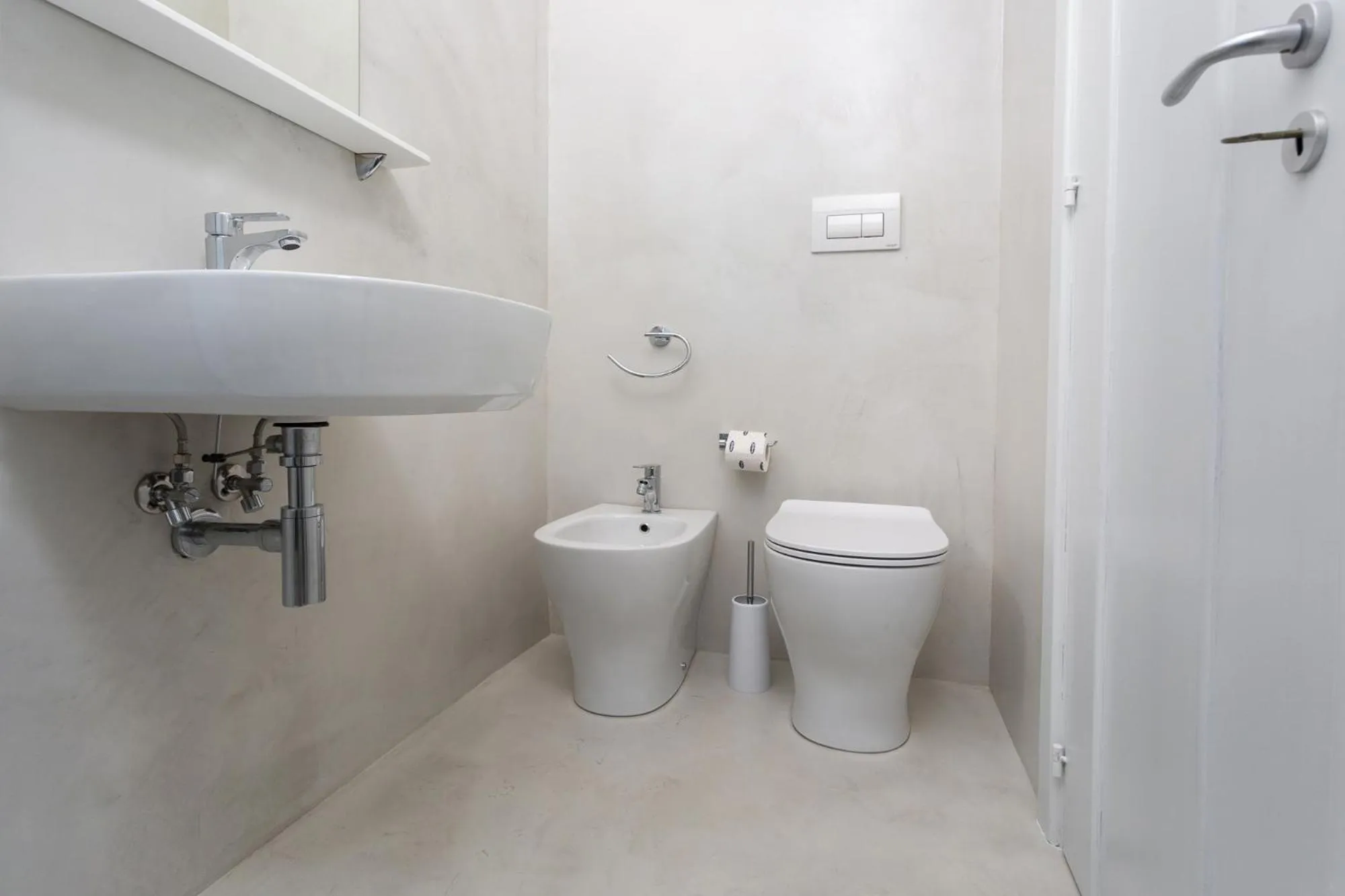 Toilet, Bathroom in L'Uomo e il Mare