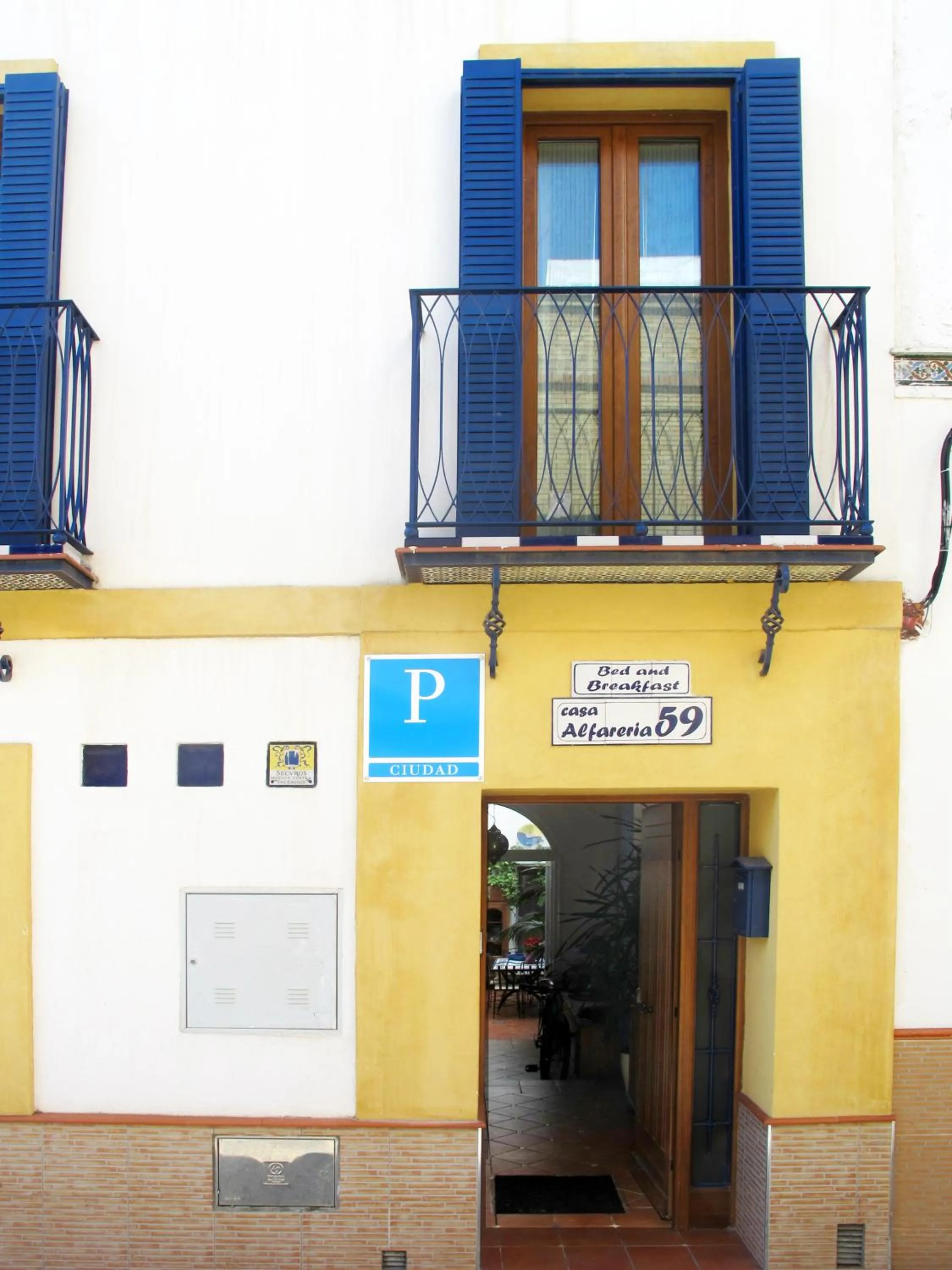Facade/entrance in B&B Casa Alfareria 59