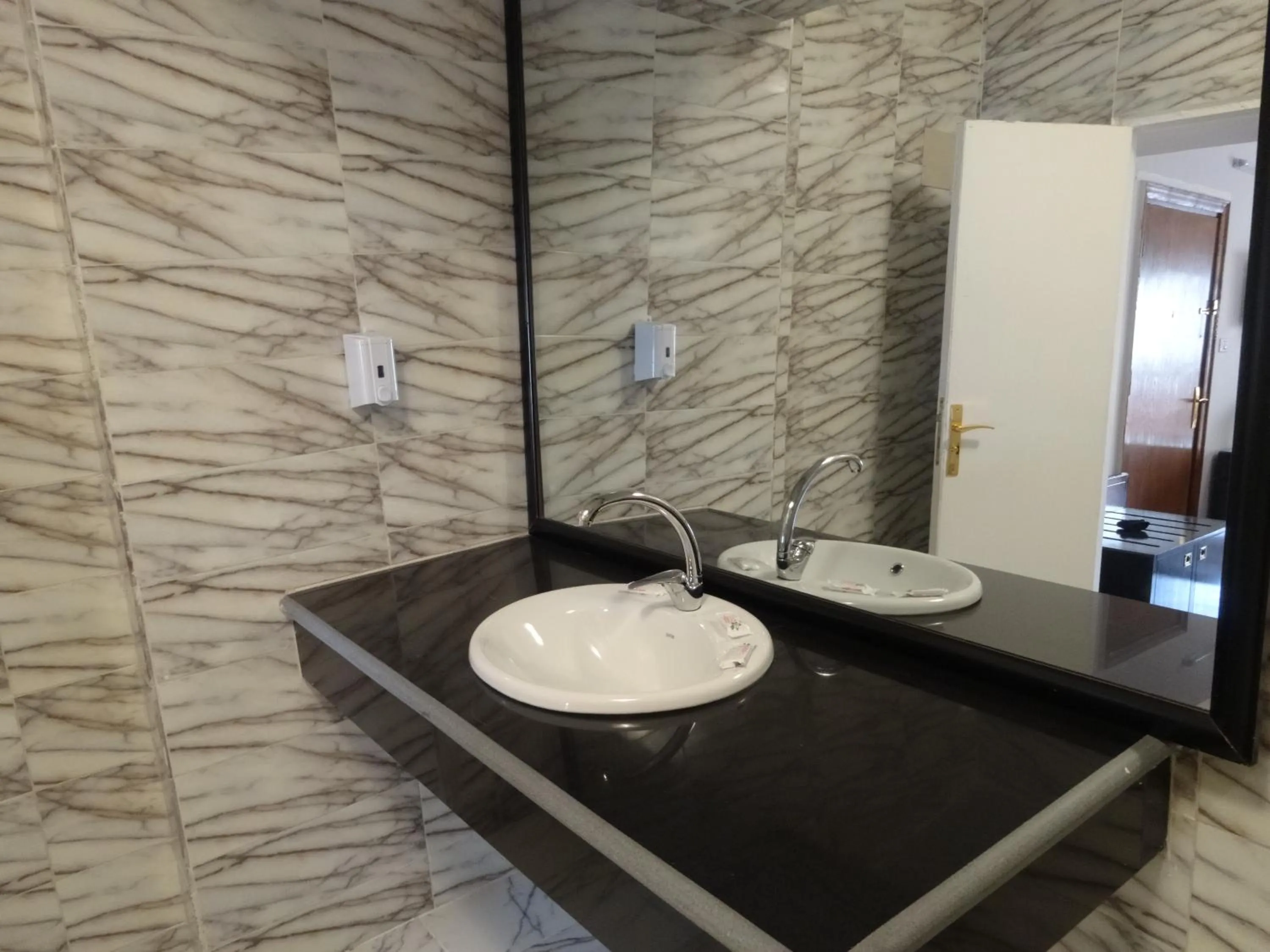 Bathroom in Indiana Hotel