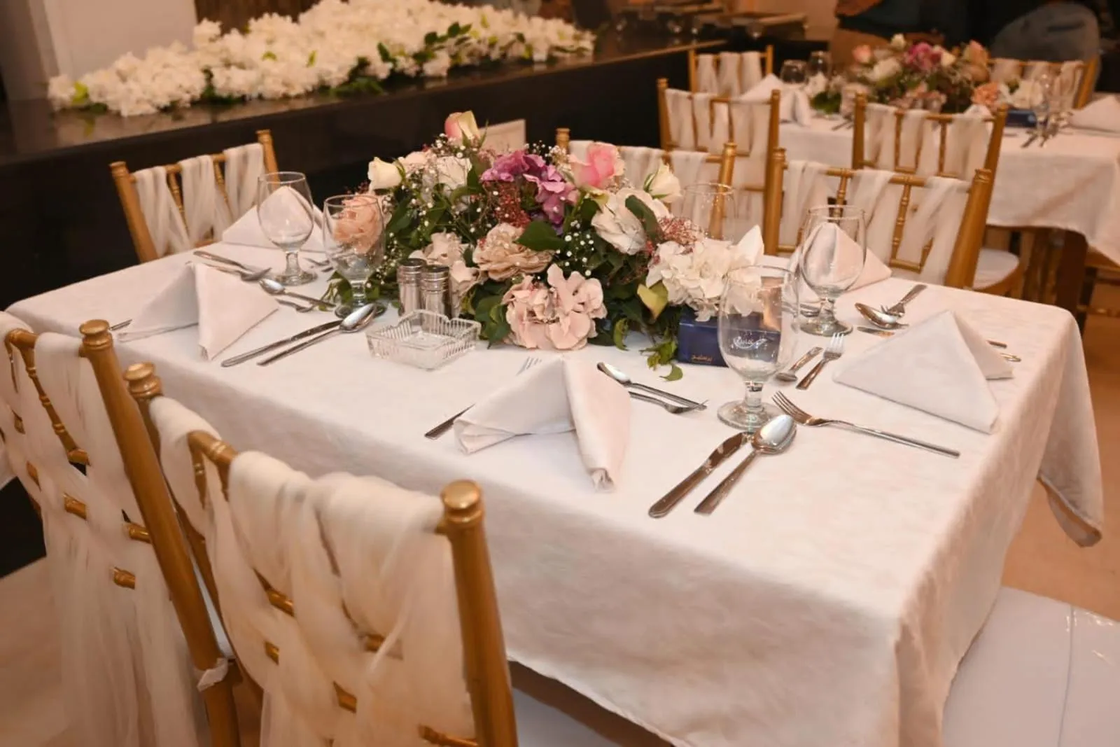 Restaurant/places to eat in Indiana Hotel