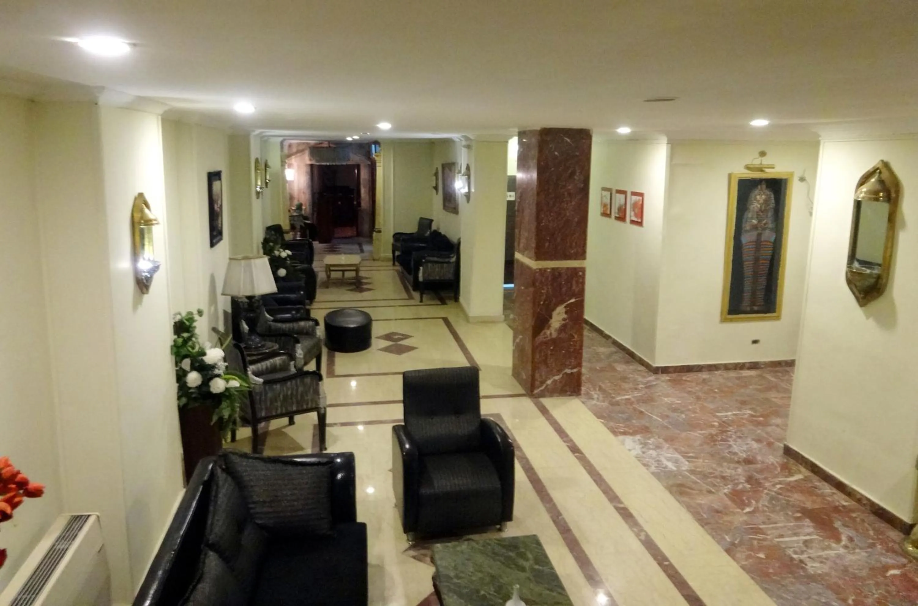 Lobby or reception in Indiana Hotel