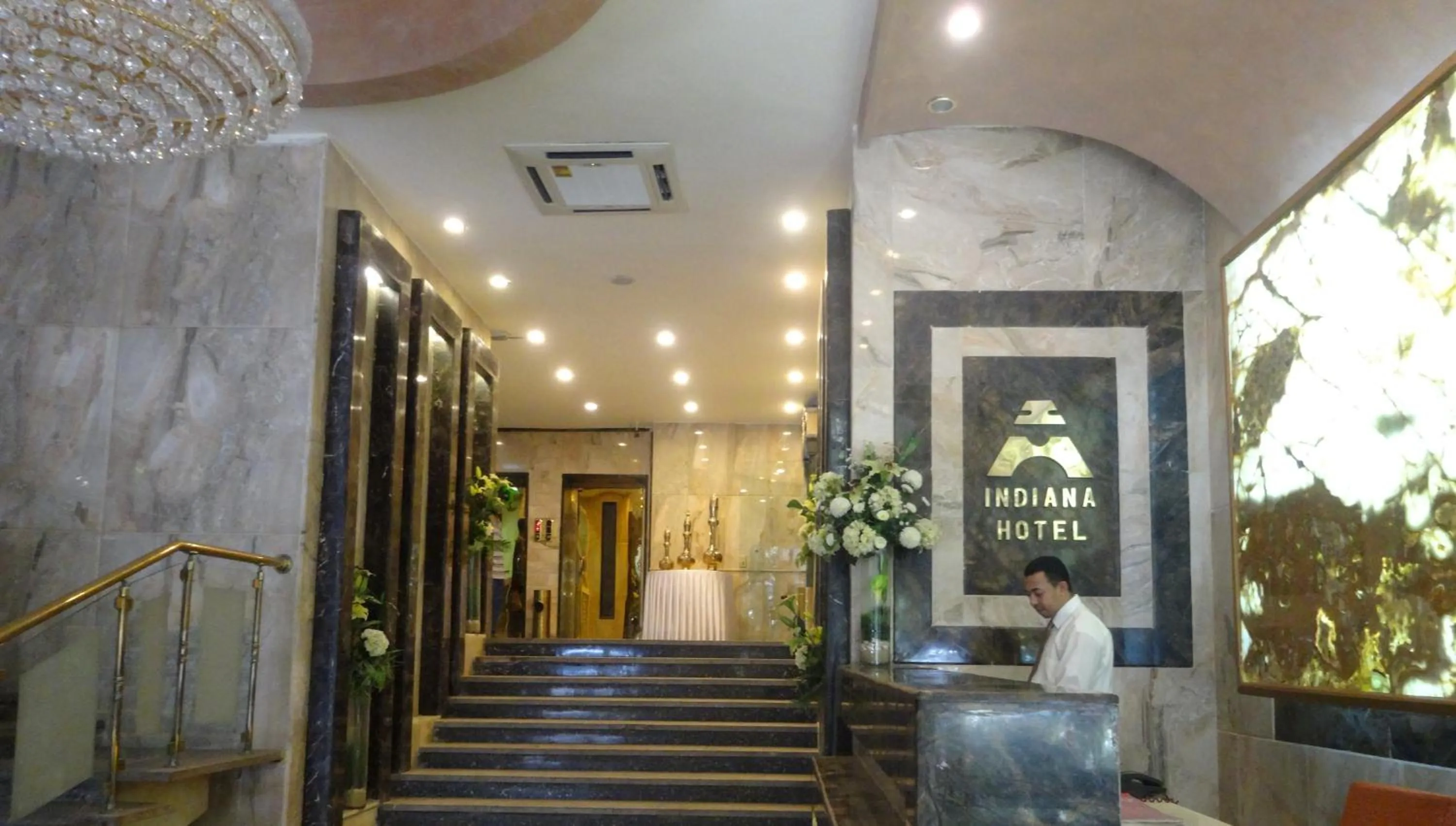 Lobby or reception in Indiana Hotel