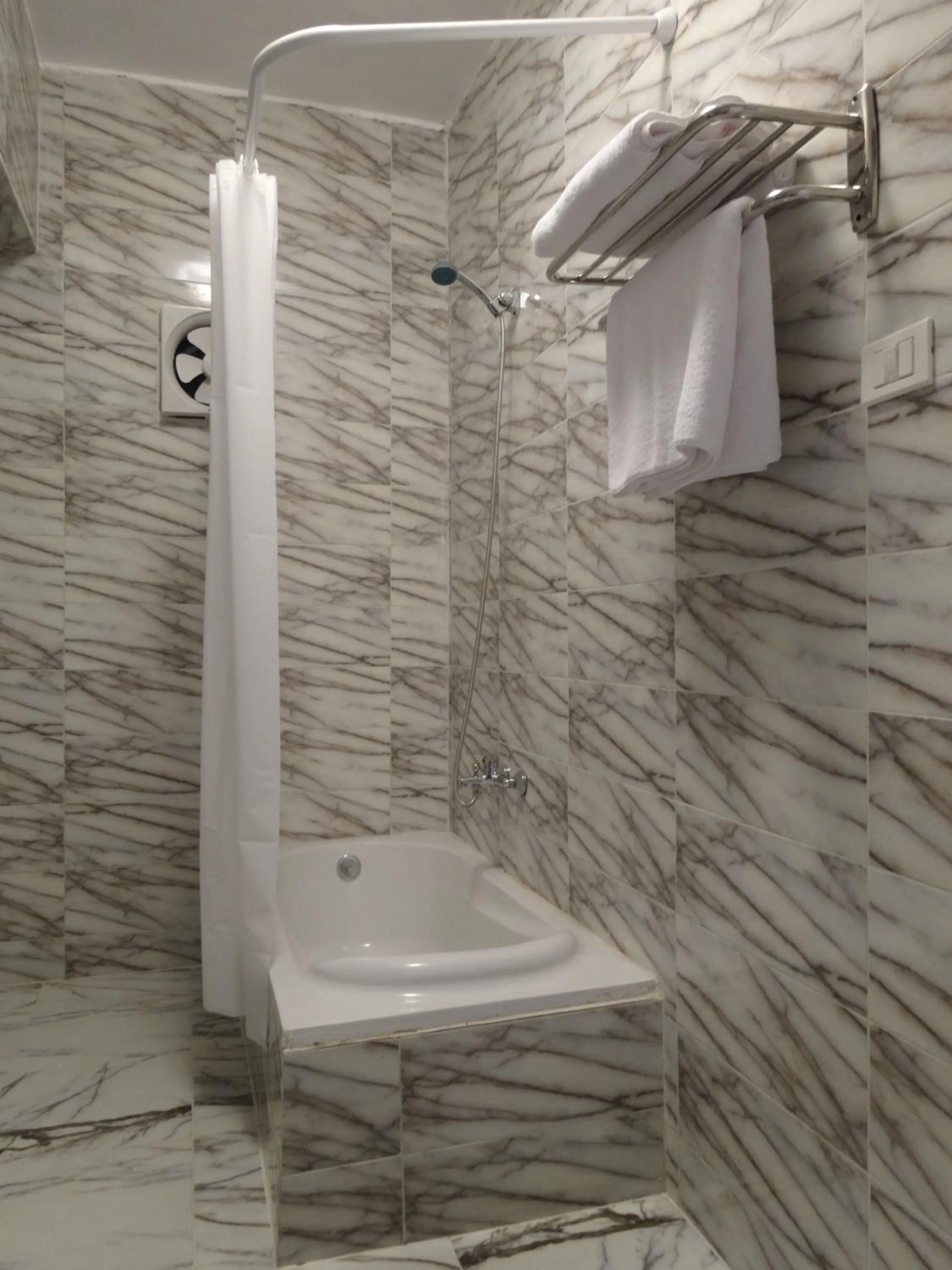 Bathroom in Indiana Hotel