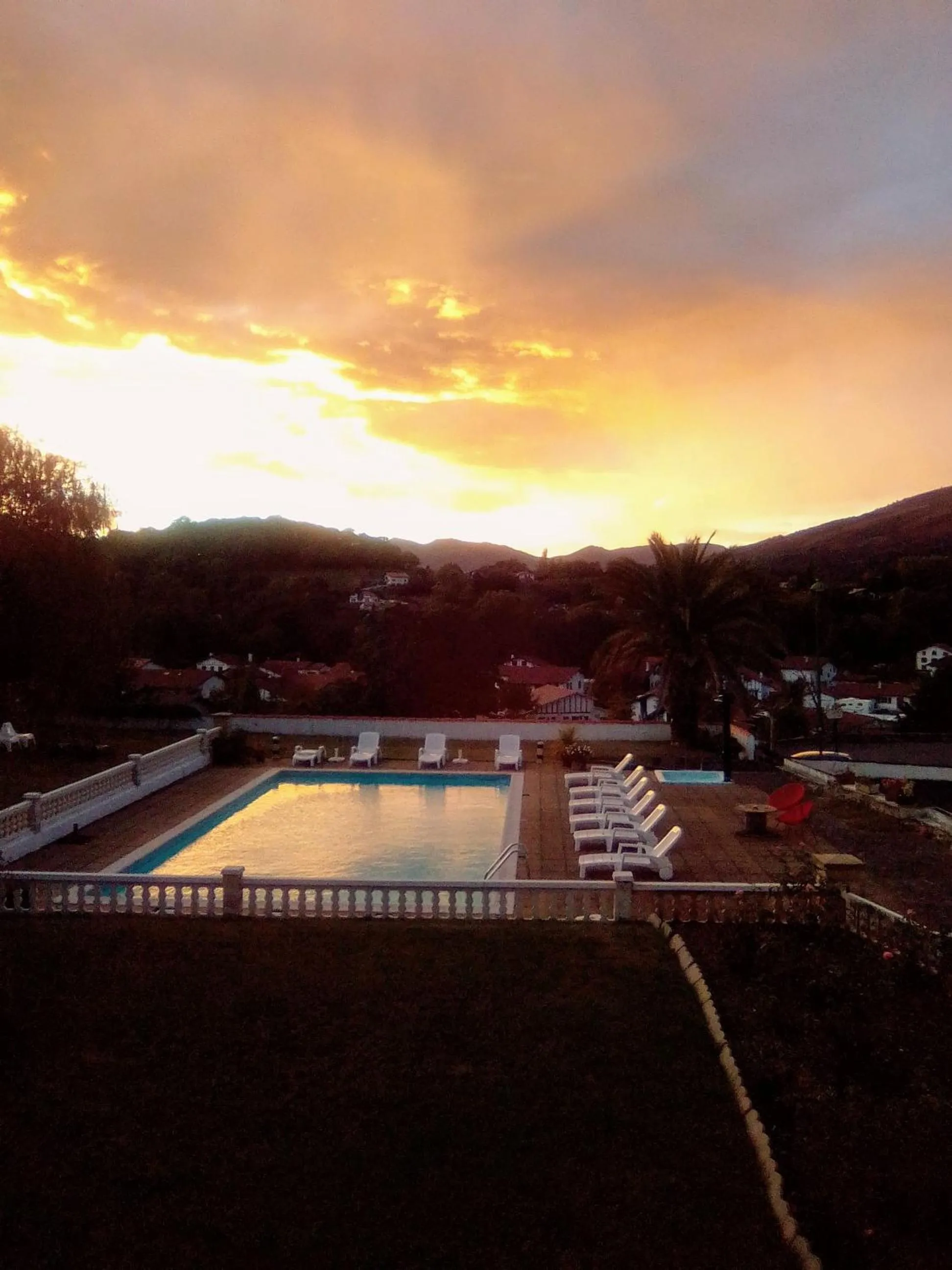 Swimming pool in Hôtel Camou