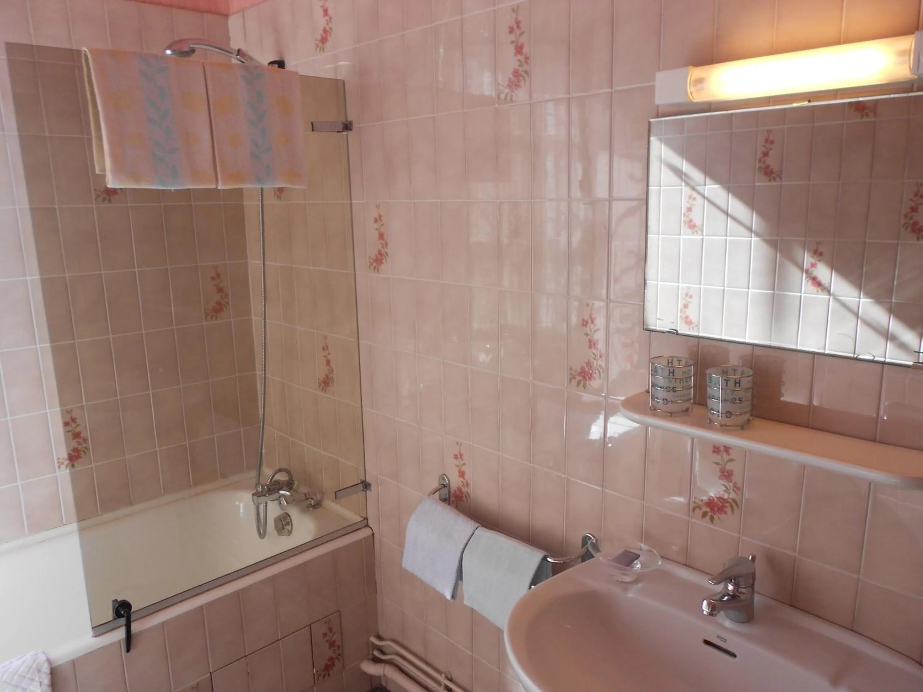 Bathroom in Hôtel Camou