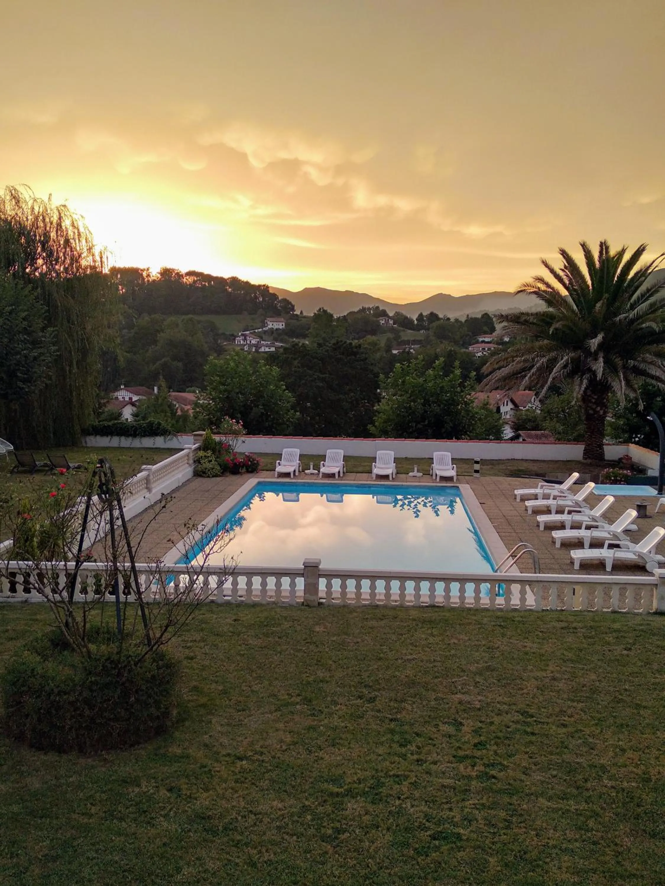 Swimming pool in Hôtel Camou