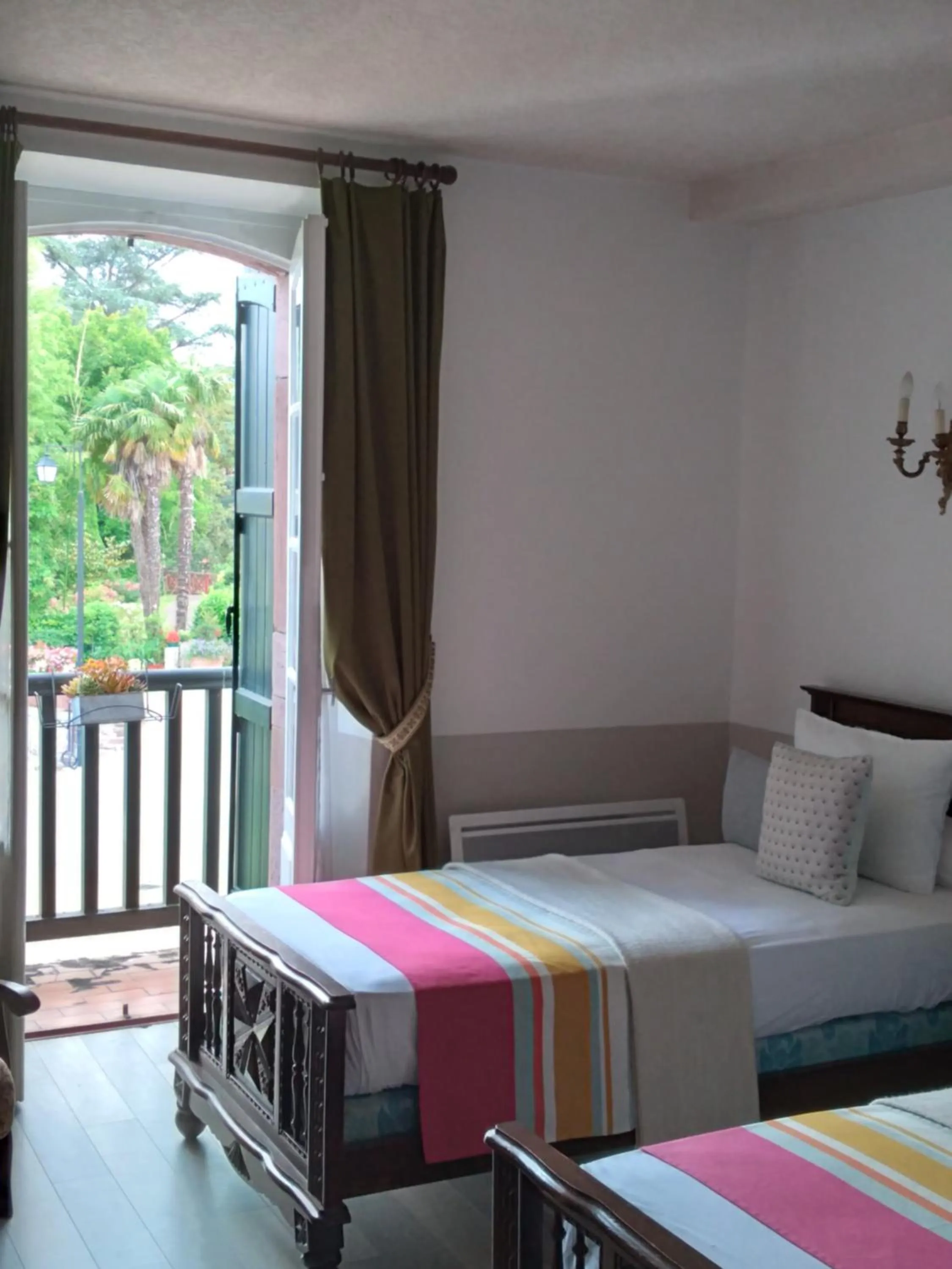 Bedroom in Hôtel Camou