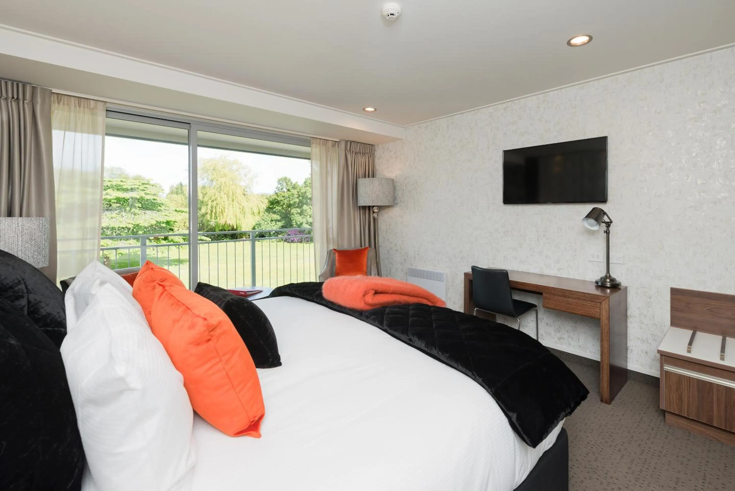 Photo of the whole room, Bed in Croydon Lodge