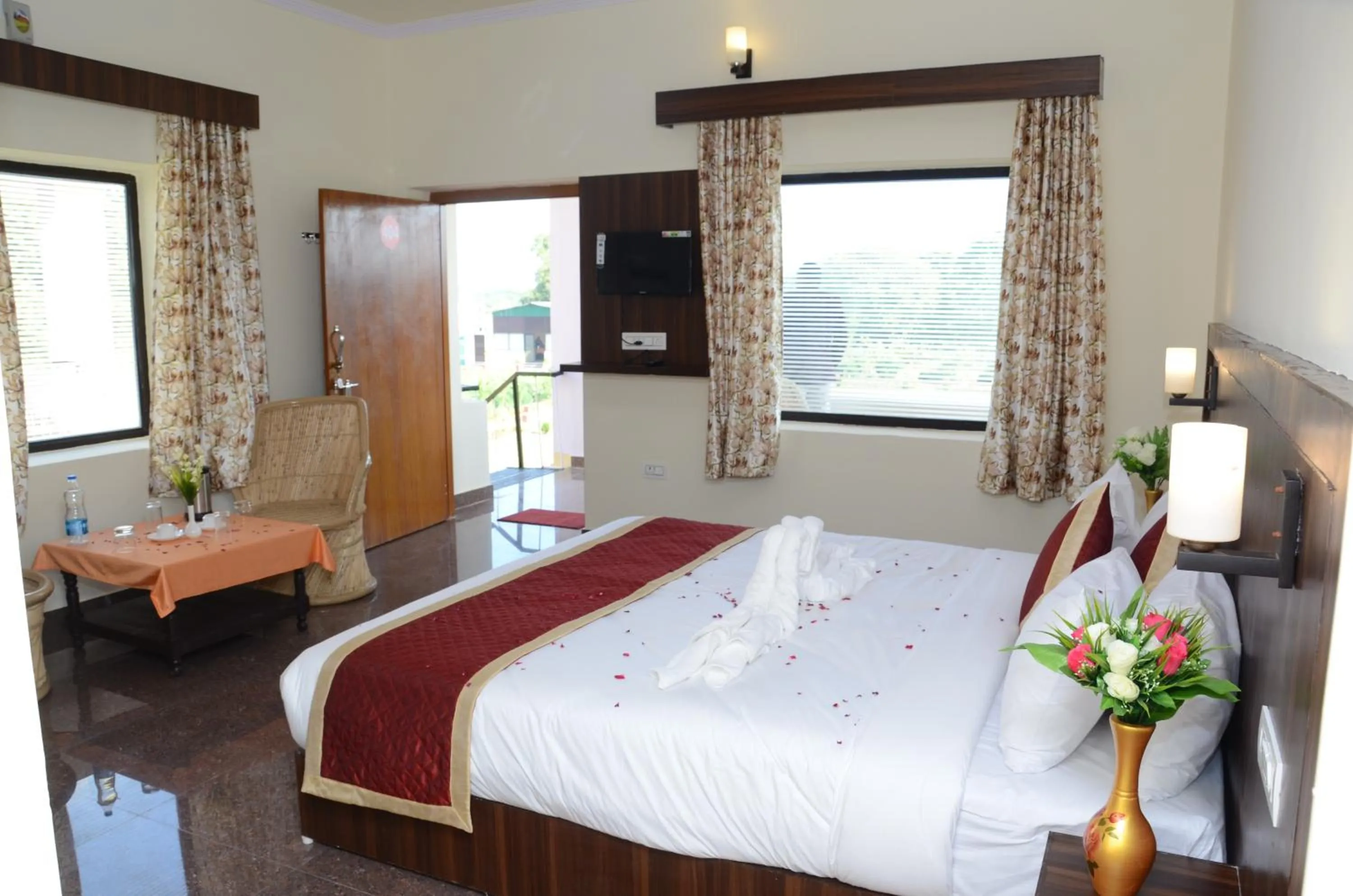 Photo of the whole room, Bed in Motibagh Resort