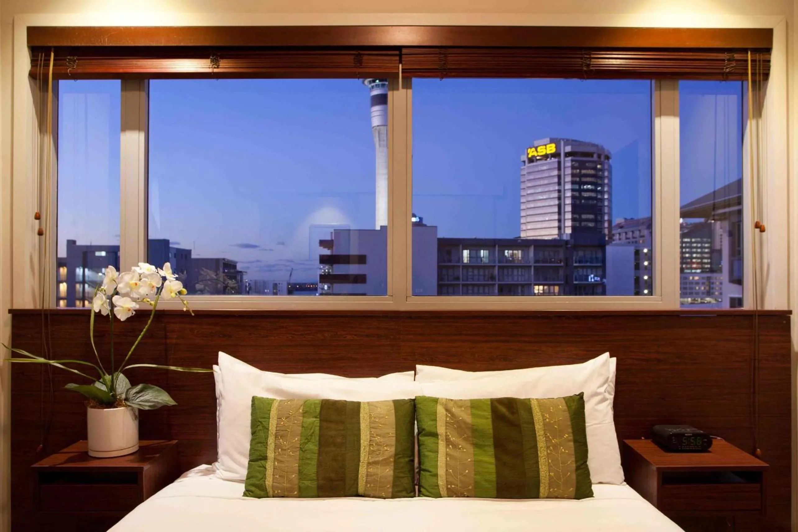 Bed in VR Auckland City