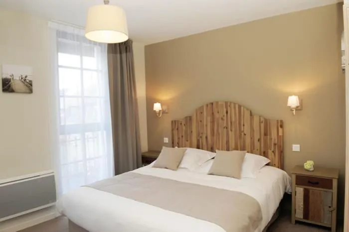 Bed in Hôtel Restaurant Corto Maltese