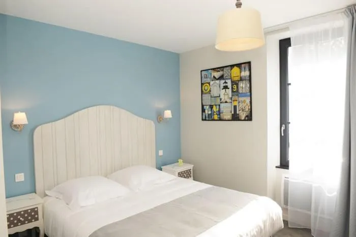 Bed in Hôtel Restaurant Corto Maltese