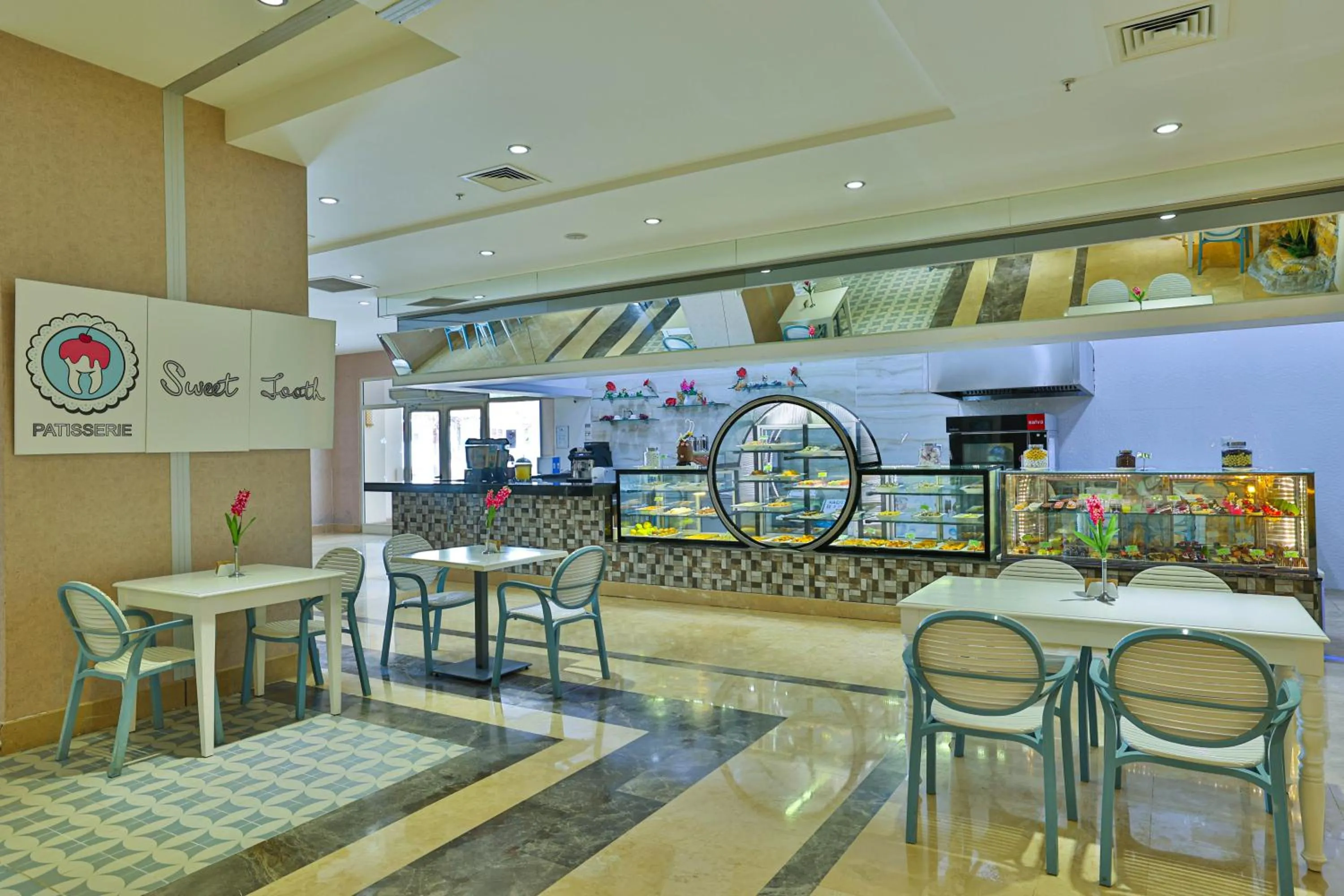 Food and drinks in Crystal Sunset Pearl Collection - Ultimate All Inclusive