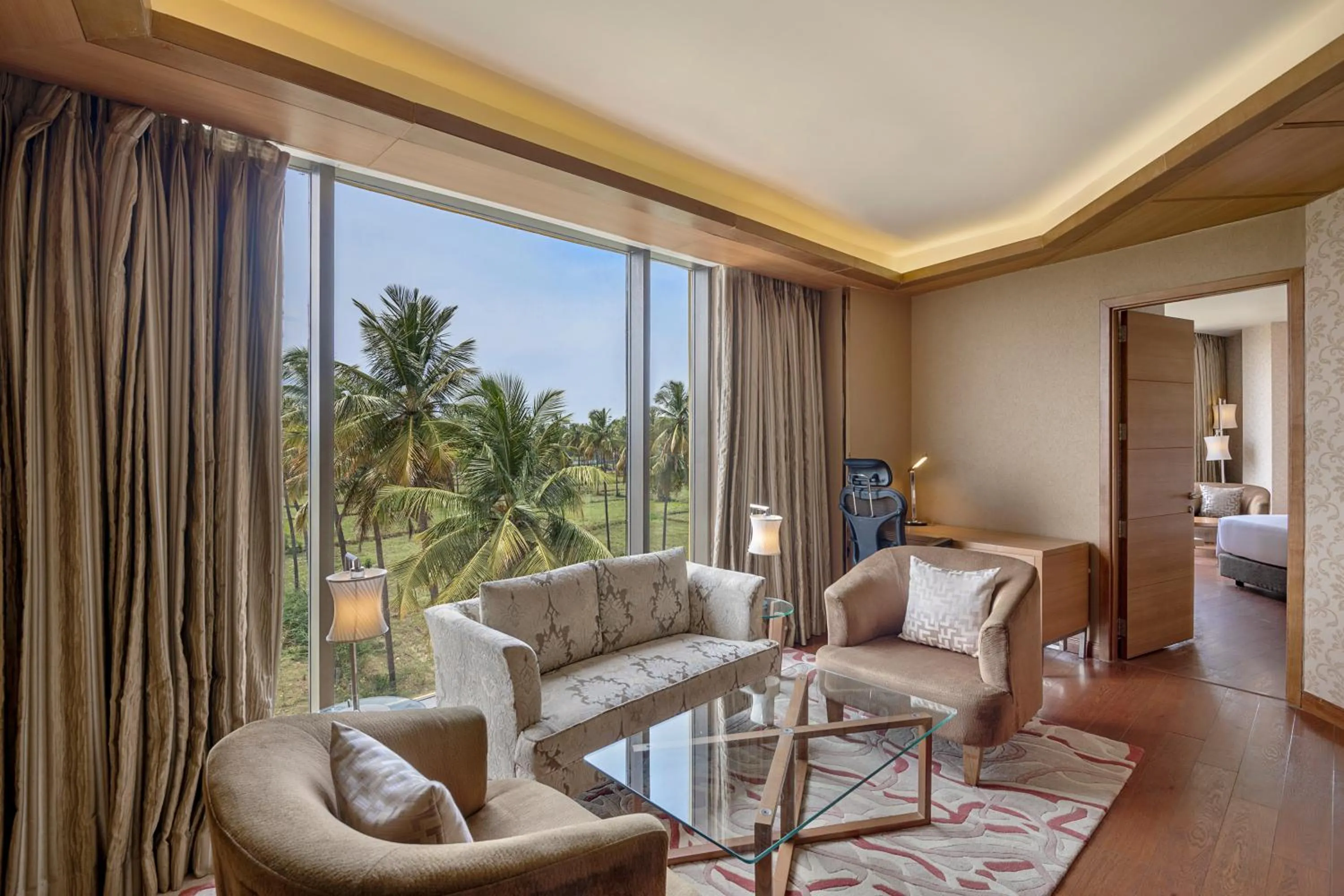 Seating area in Radisson Salem