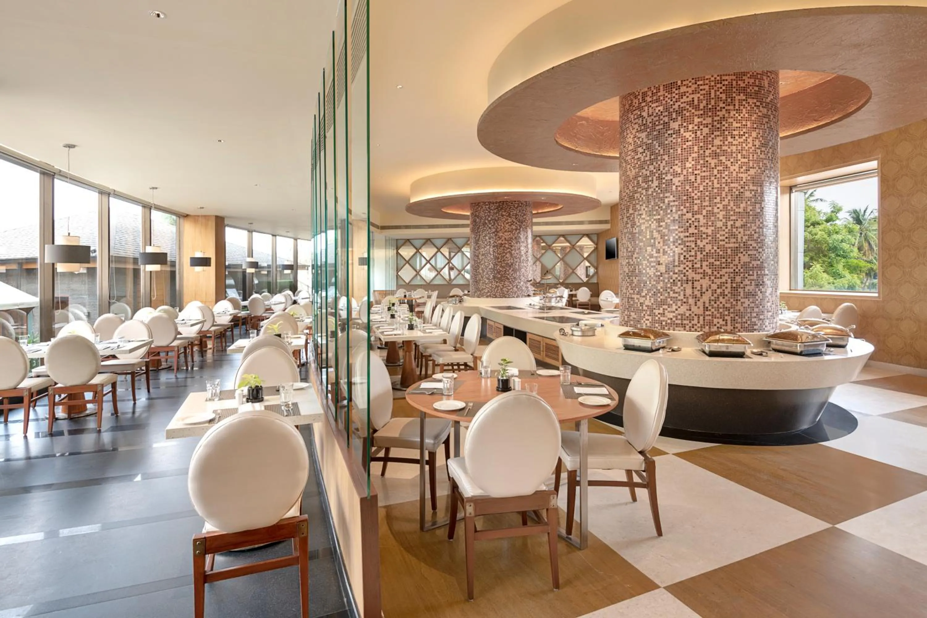 Dining area in Radisson Salem