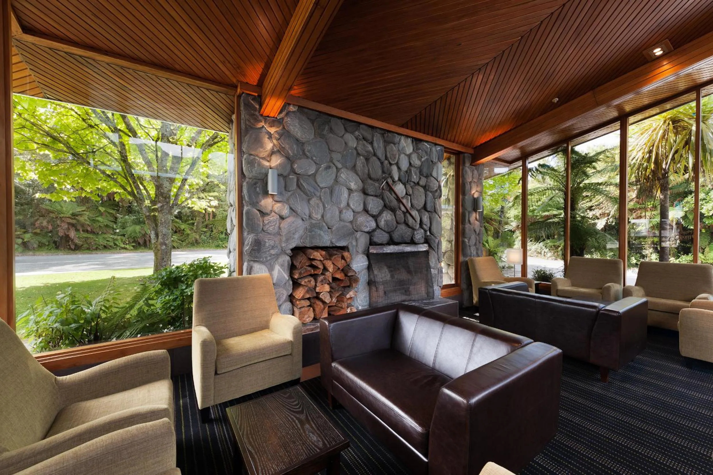 Lounge or bar in Scenic Hotel Franz Josef Glacier