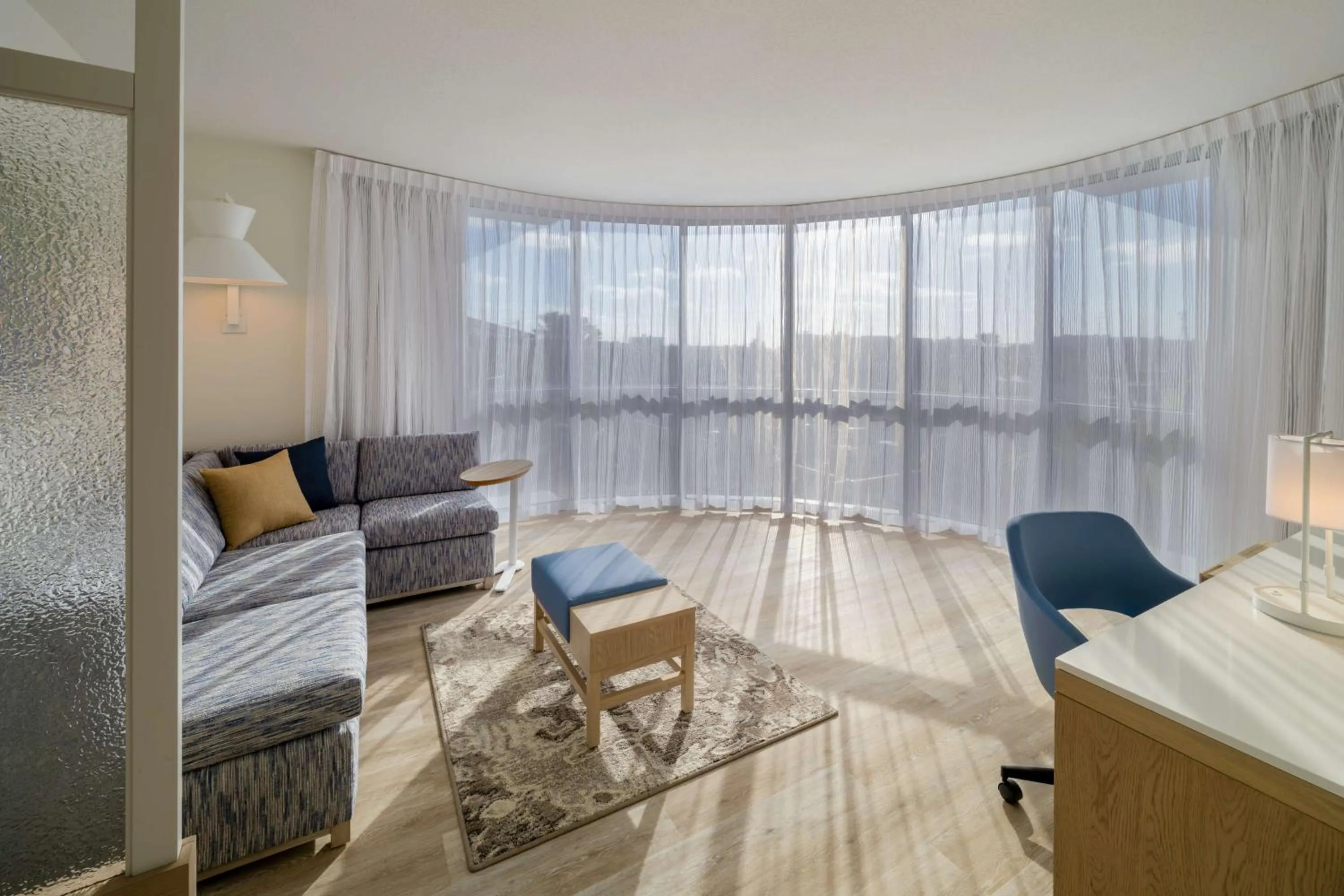 Photo of the whole room, Bed in Hyatt Place Delray Beach