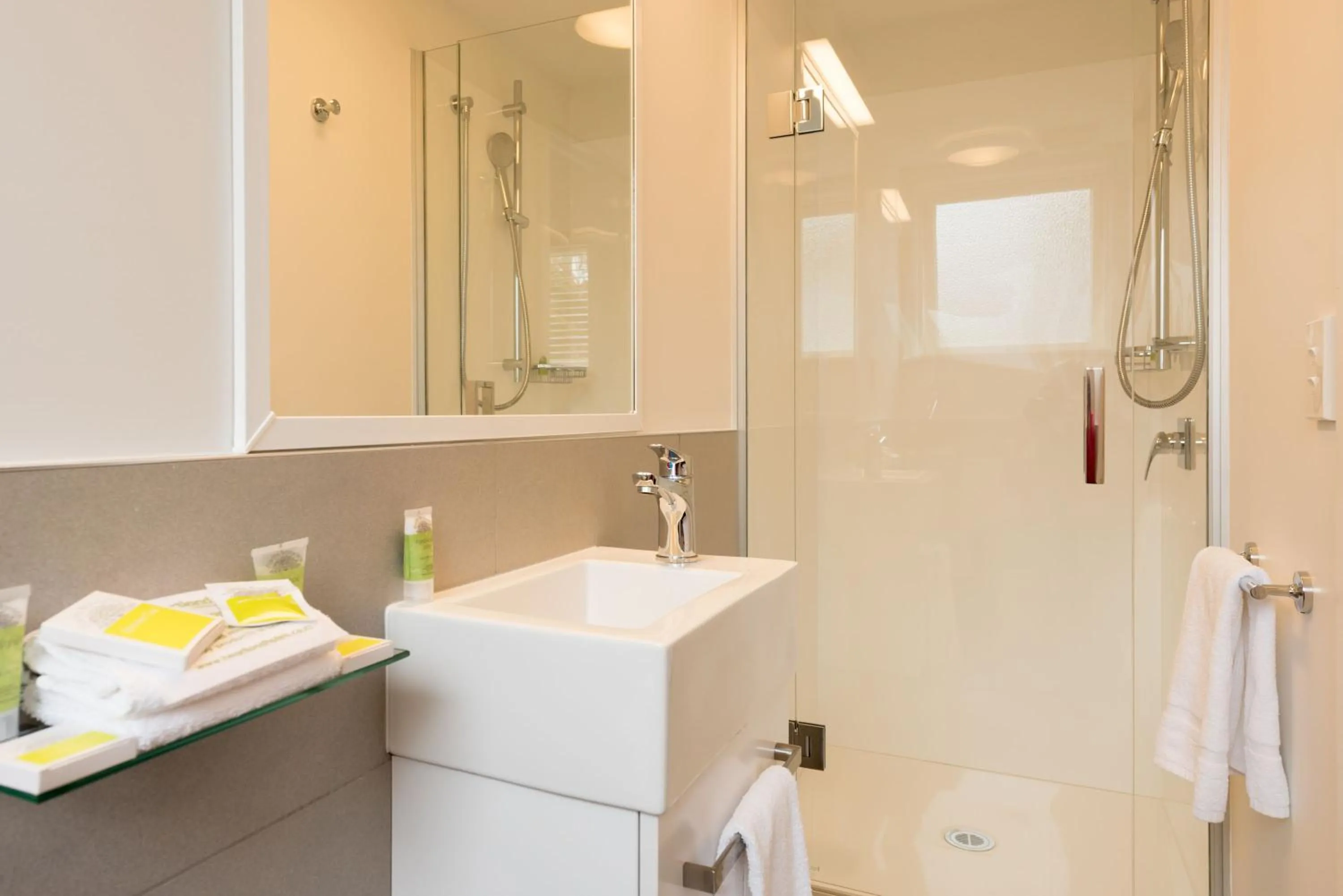 Bathroom in Heartland Hotel Glacier Country