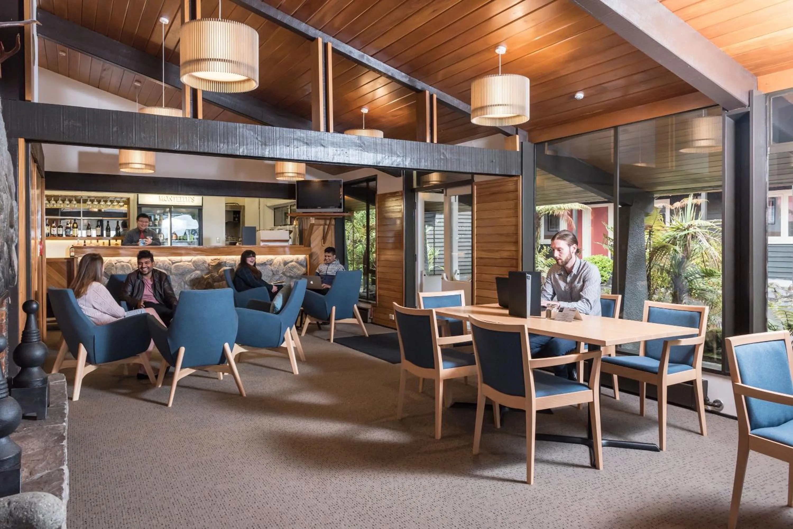 Restaurant/places to eat in Heartland Hotel Glacier Country