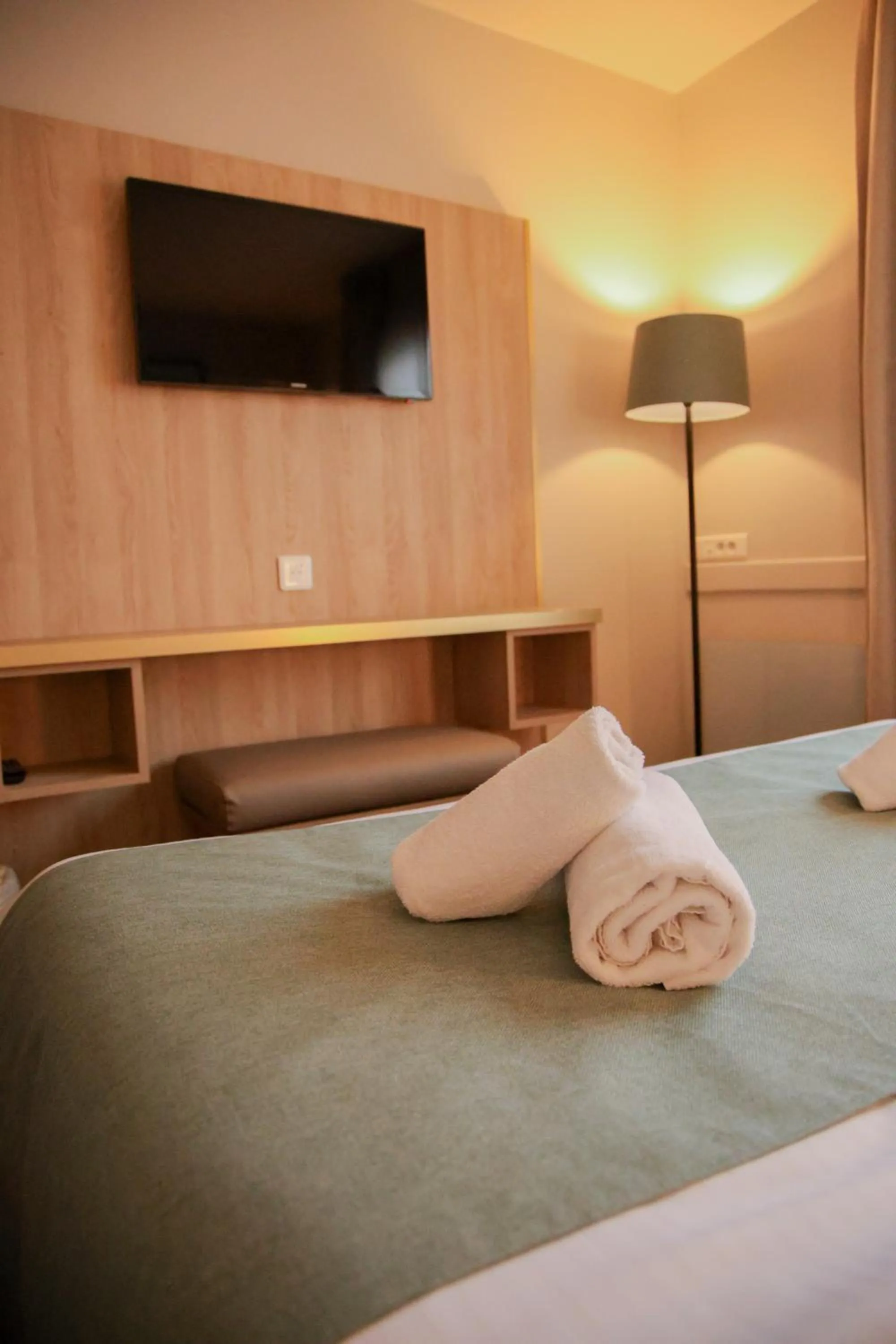Bed in LE M HOTEL & SPA HONFLEUR