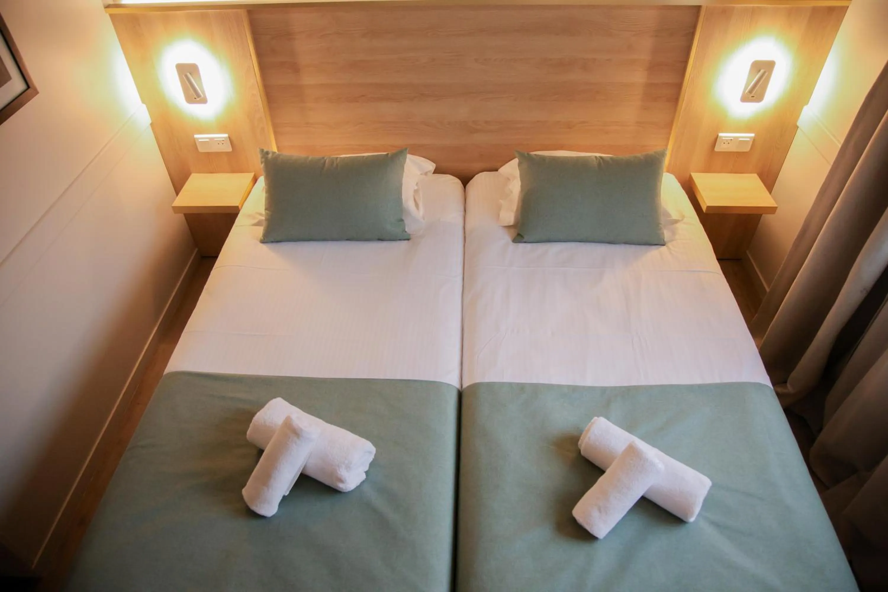 Bed in LE M HOTEL & SPA HONFLEUR