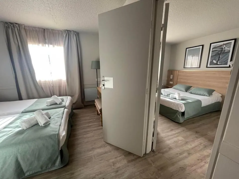 Bed in LE M HOTEL & SPA HONFLEUR