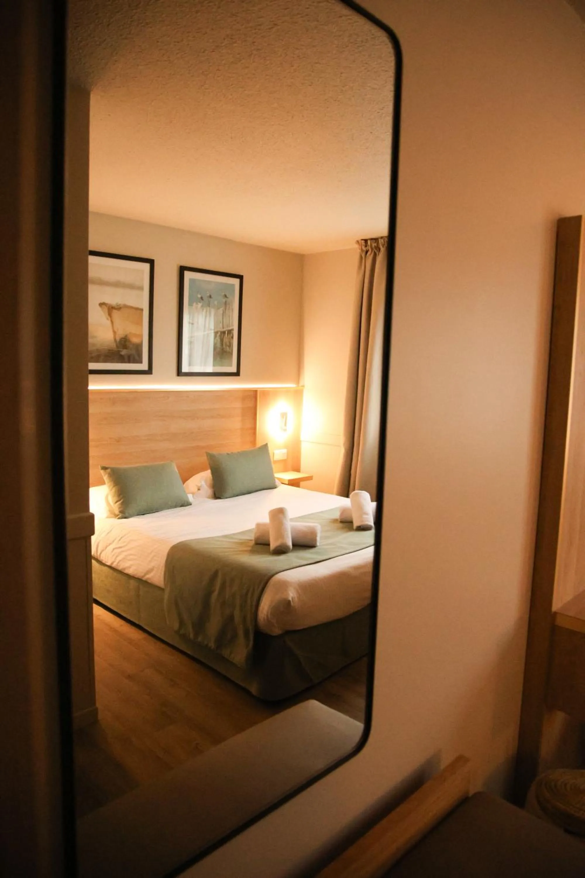 Bed in LE M HOTEL & SPA HONFLEUR