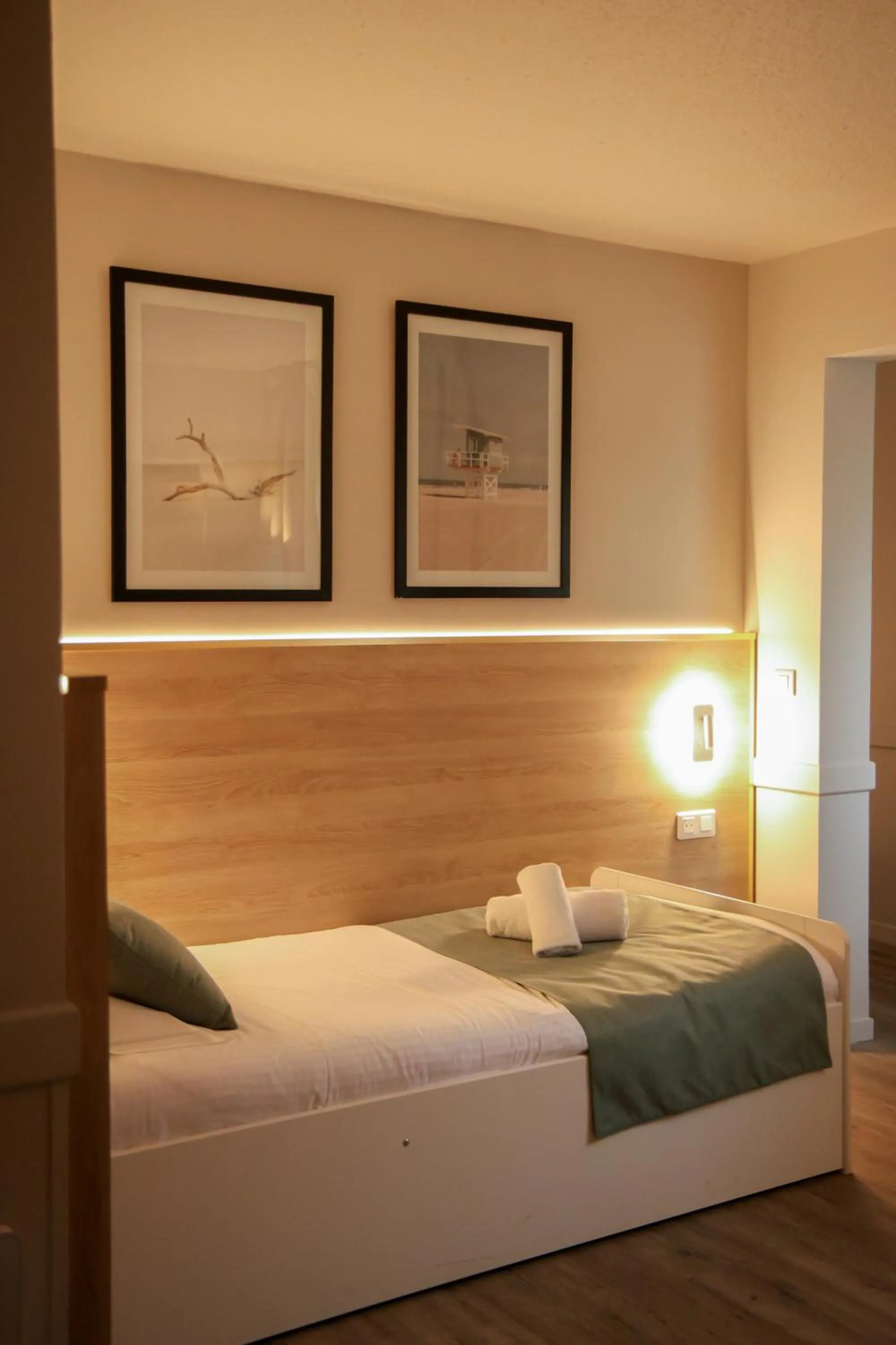 Bedroom, Bed in LE M HOTEL & SPA HONFLEUR