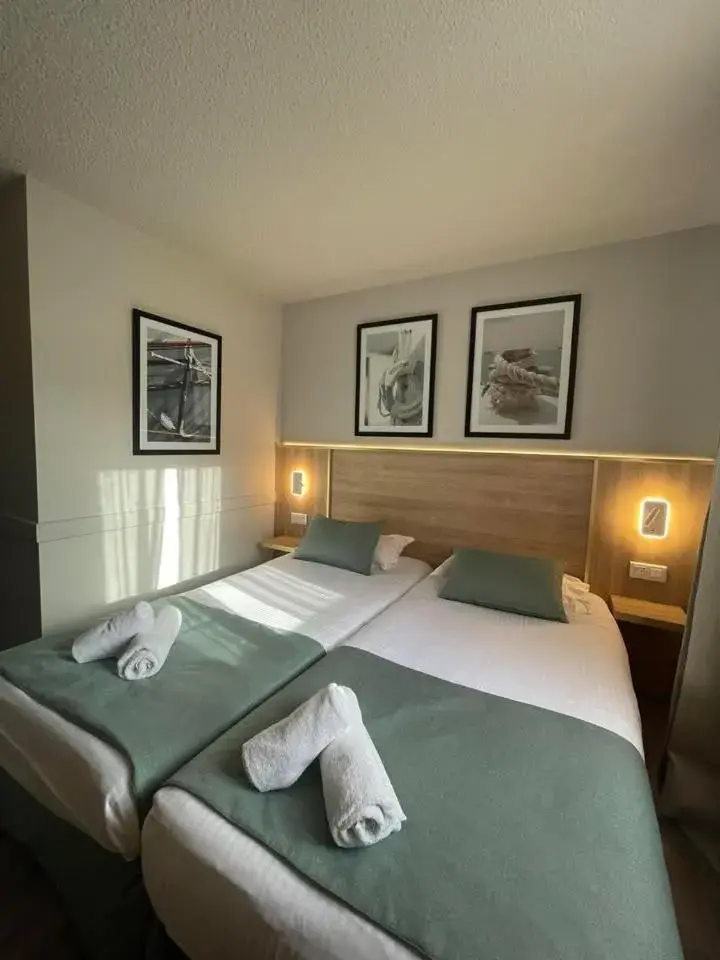 Twin Room in LE M HOTEL & SPA HONFLEUR Twin Room in LE M HOTEL & SPA HONFLEUR