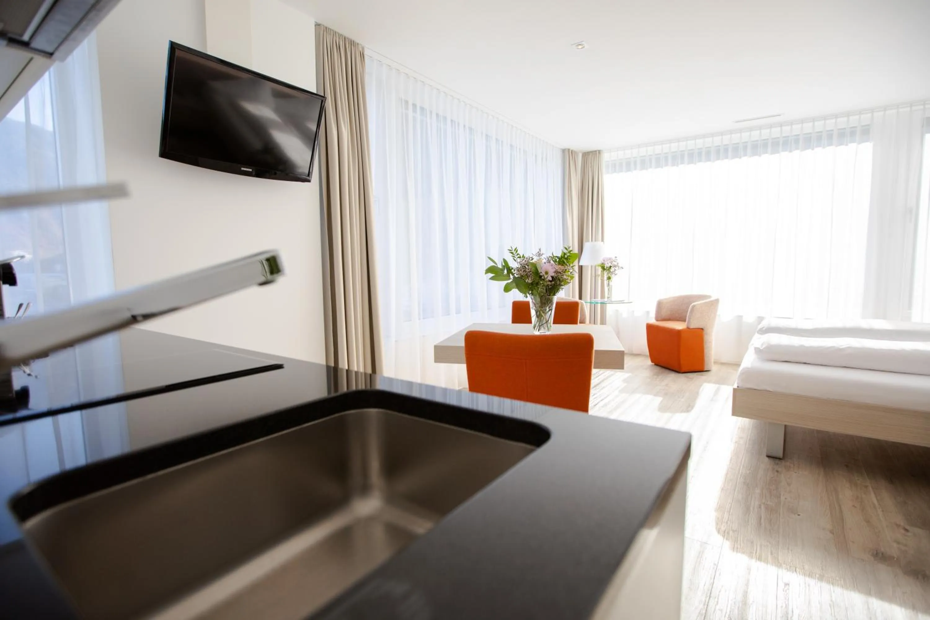 Photo of the whole room, Bed in Mercure Chur City West