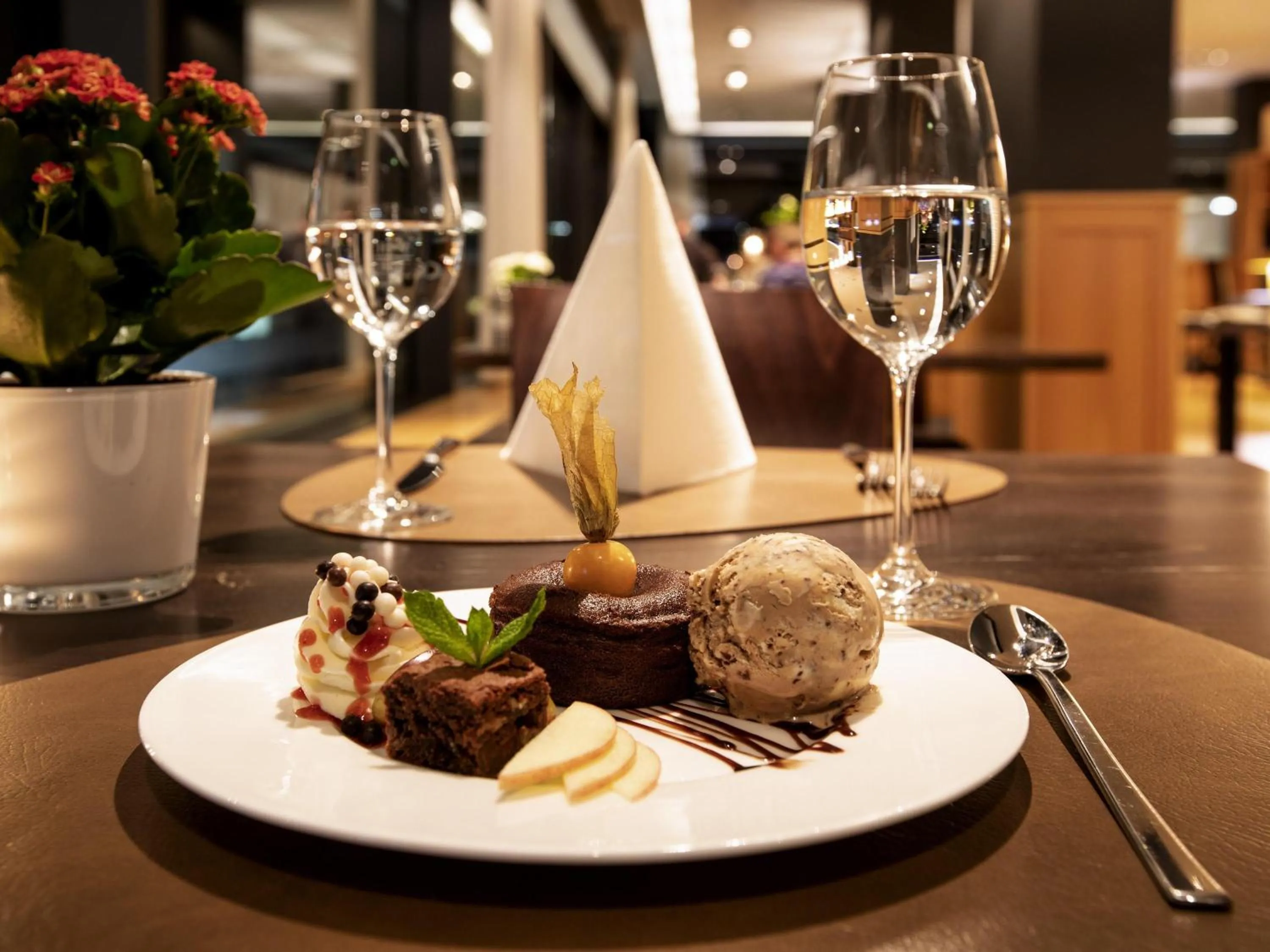 Restaurant/places to eat in Mercure Chur City West