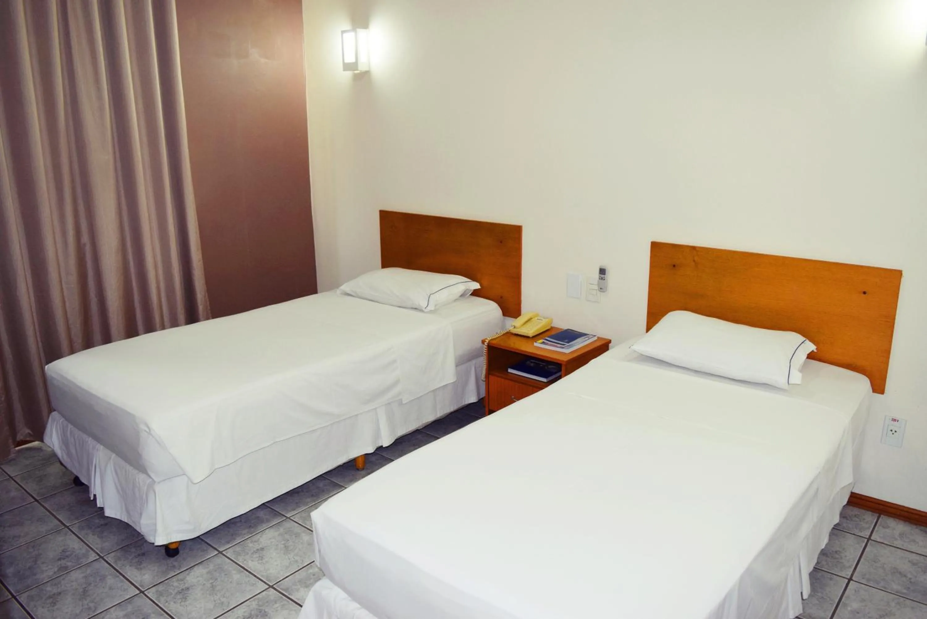 Photo of the whole room, Bed in Hotel del Príncipe