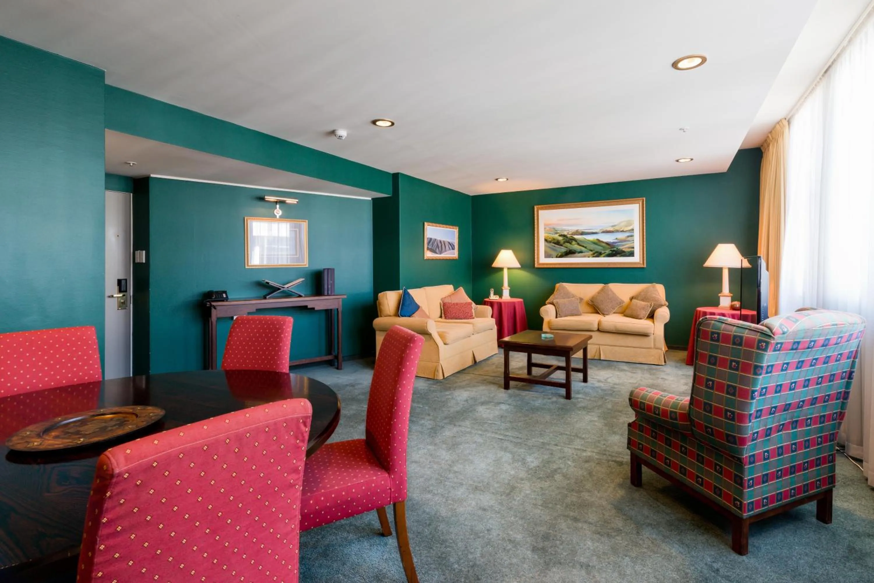 Living room in Scenic Hotel Southern Cross