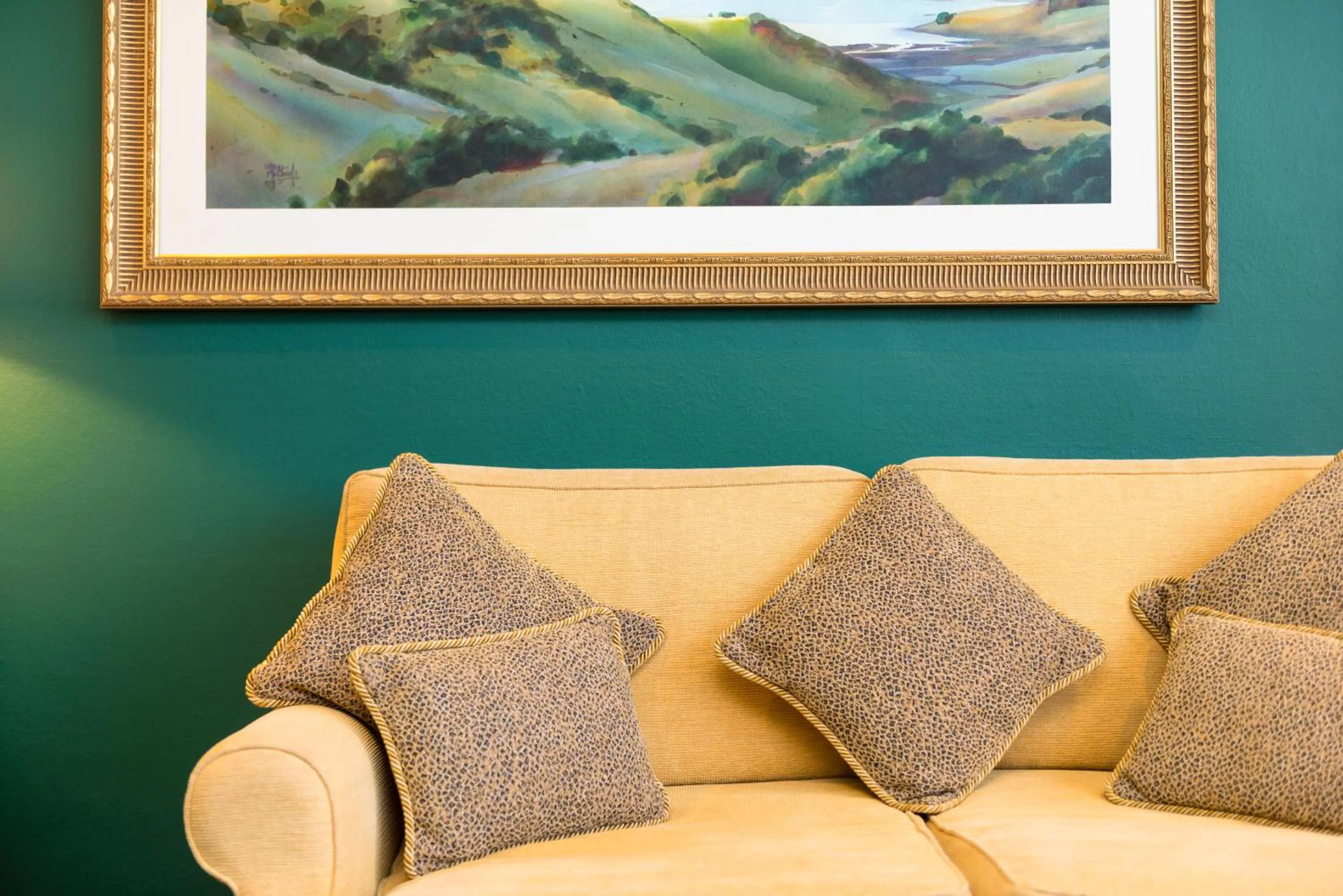 Living room in Scenic Hotel Southern Cross