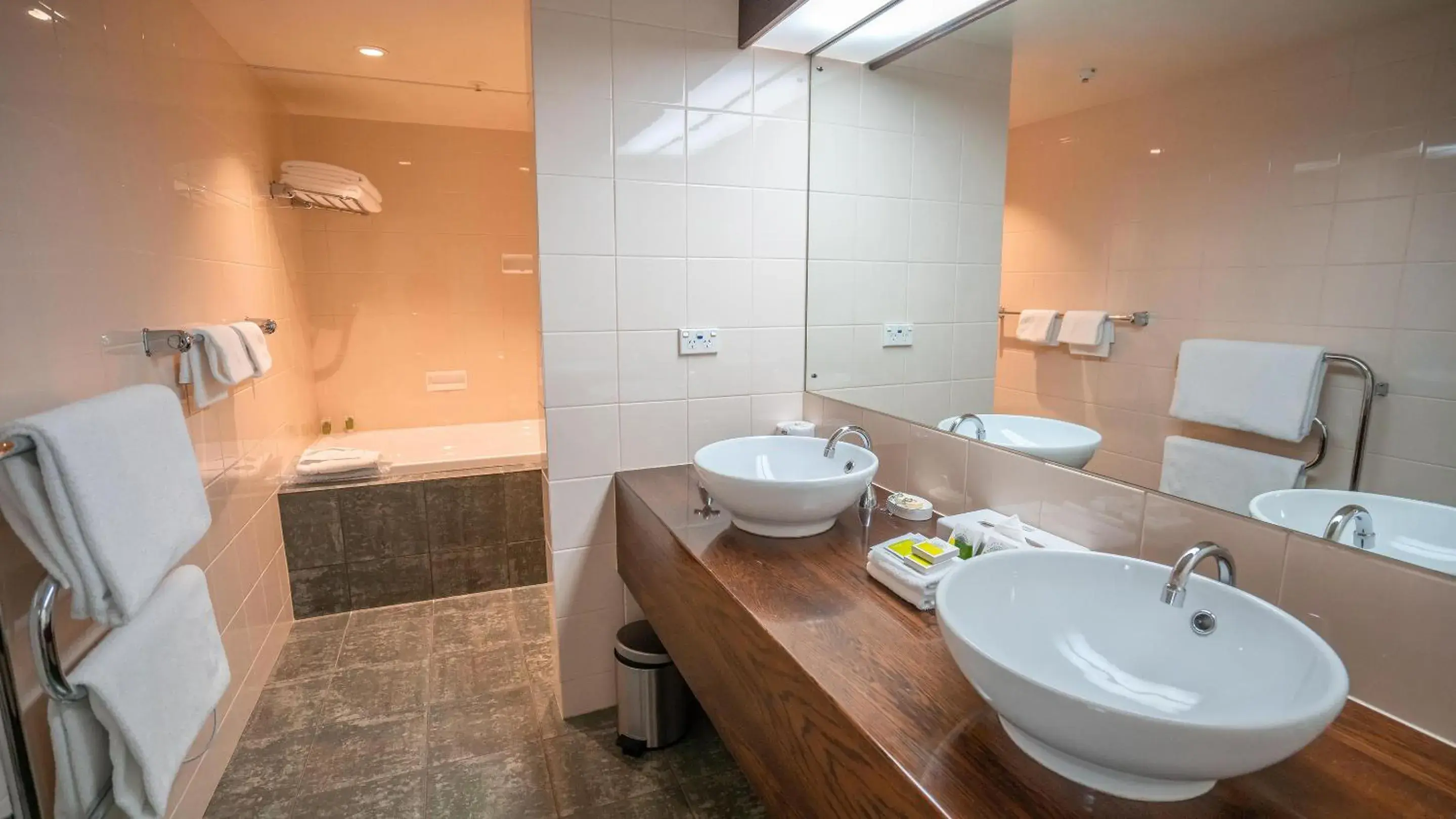 Interconnecting Room- Presidential Suite in Scenic Hotel Southern Cross Interconnecting Room- Presidential Suite in Scenic Hotel Southern Cross