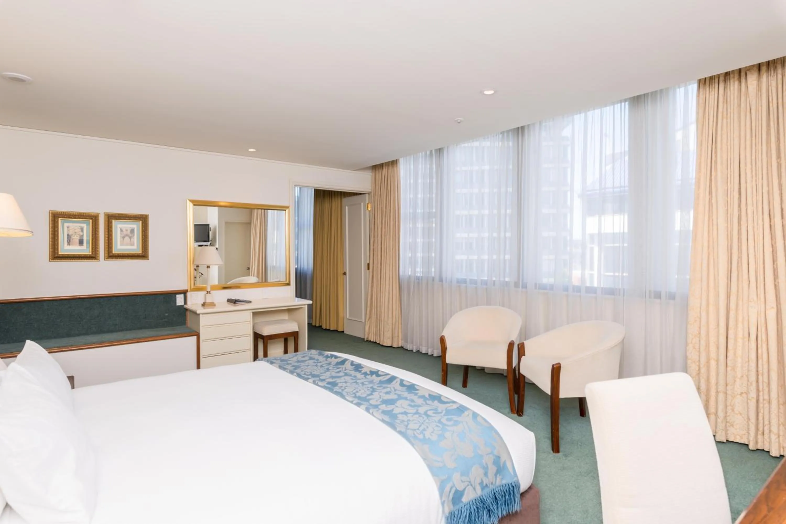 Bedroom, Bed in Scenic Hotel Southern Cross