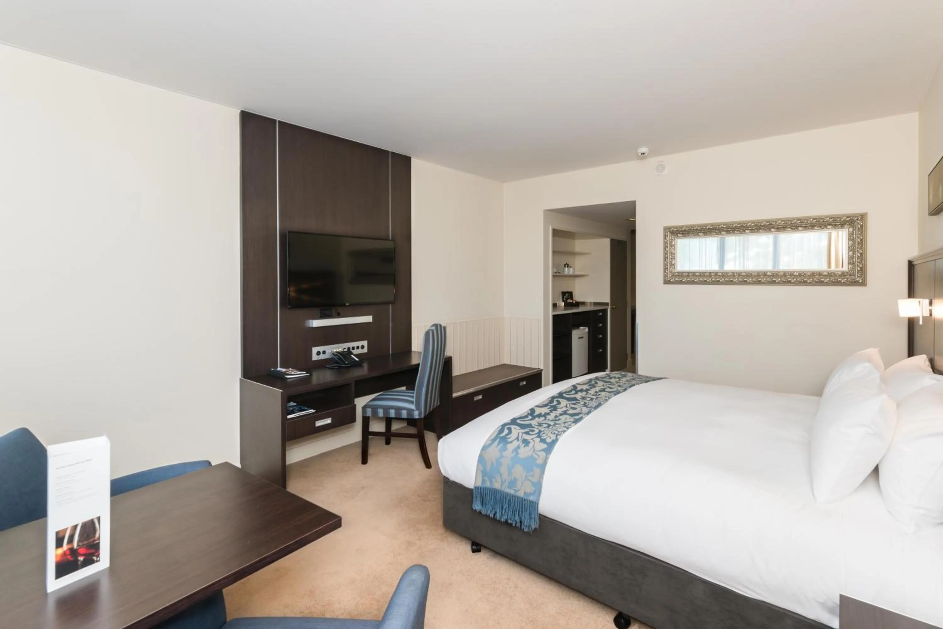 Bedroom, Bed in Scenic Hotel Southern Cross