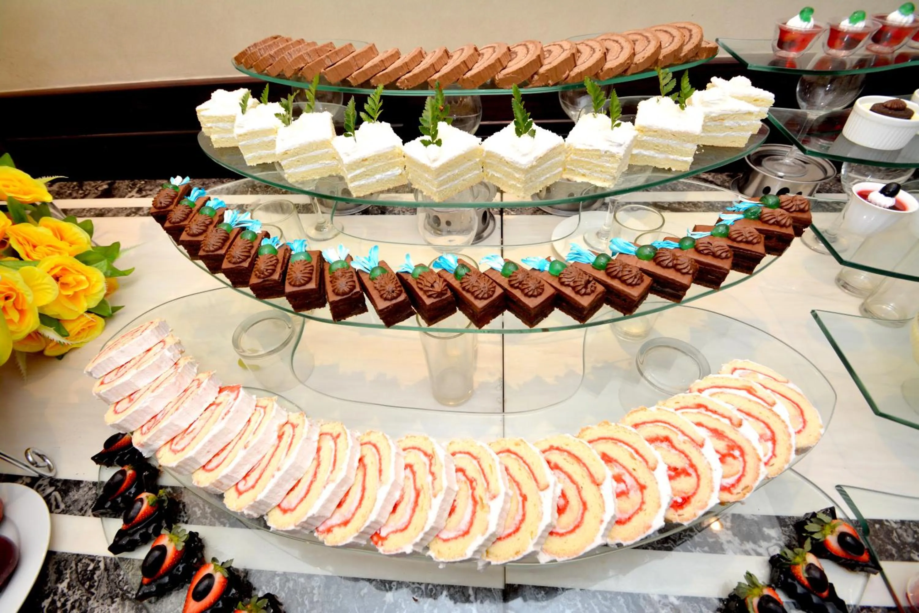 Breakfast in Grandeur East فخامة الشرق للشقق المخدومة