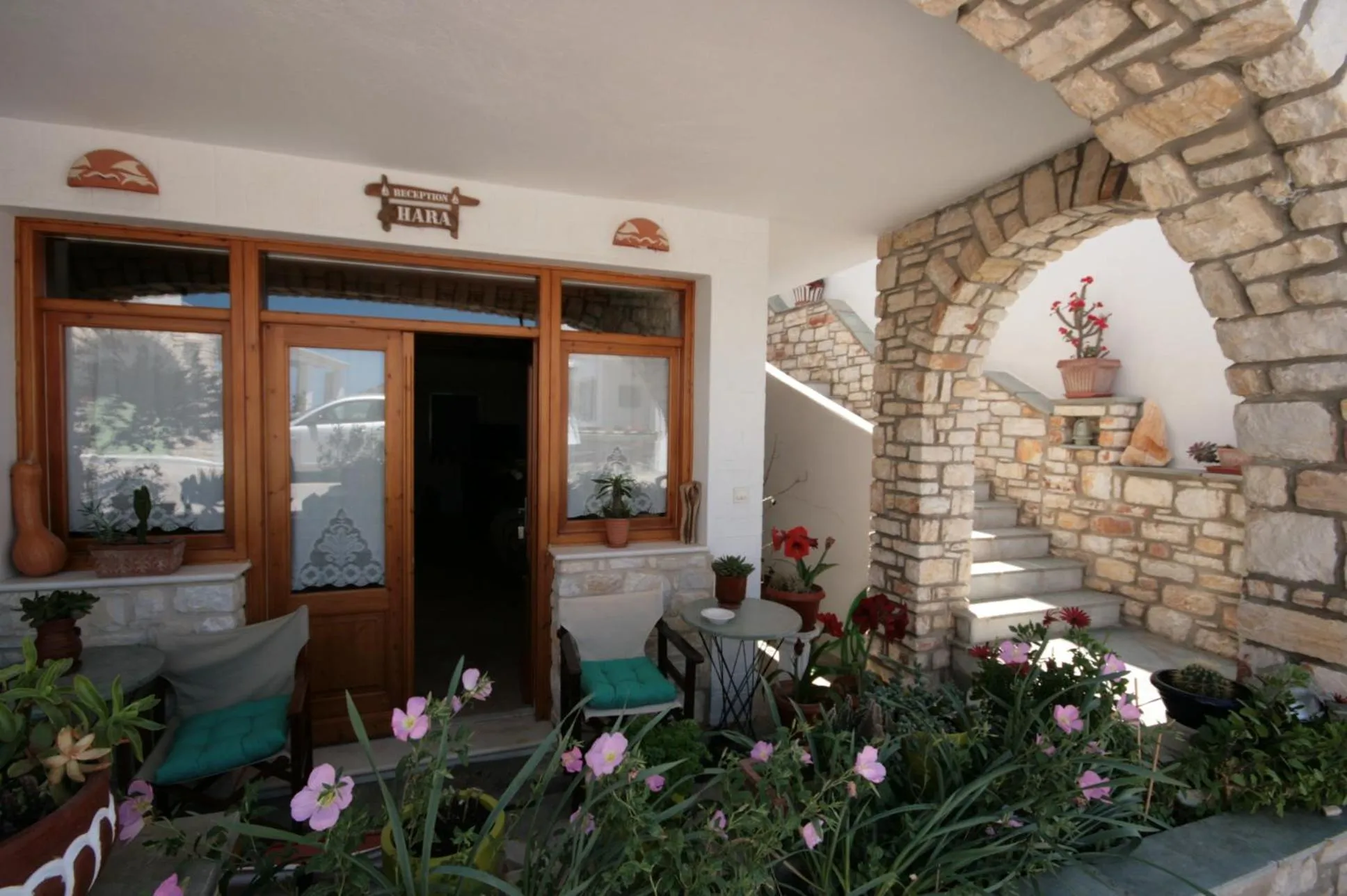 Hara Studios and Apartments