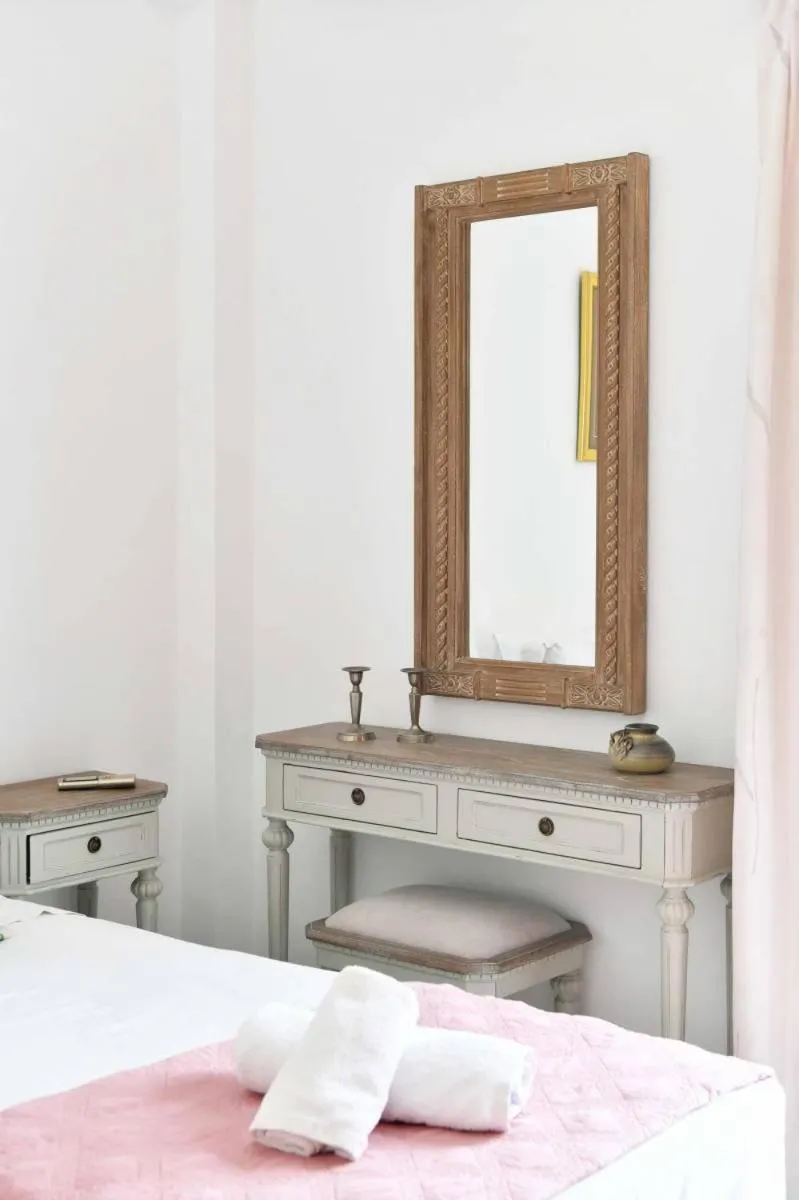 Bed in Hara Studios and Apartments