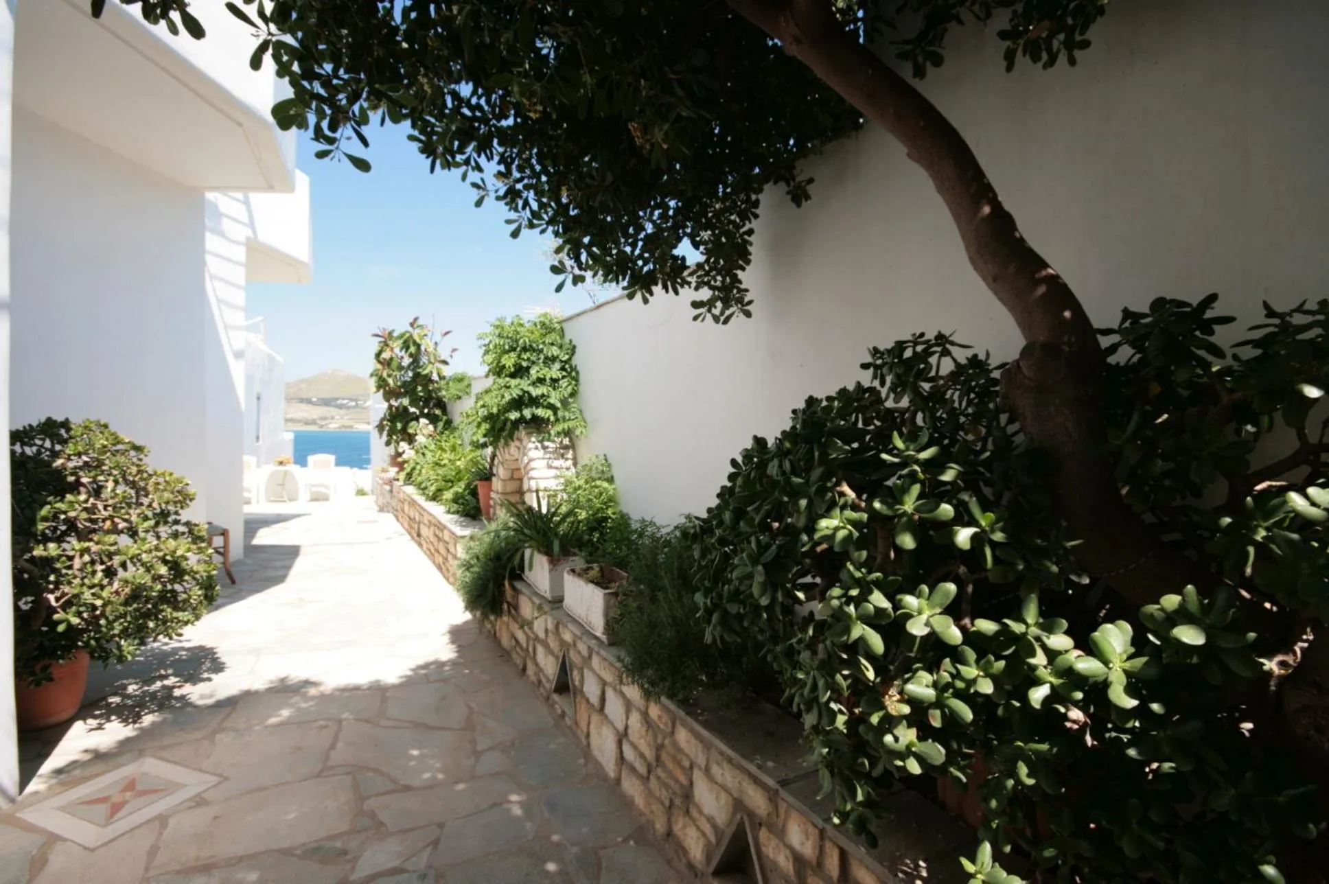 Hara Studios and Apartments