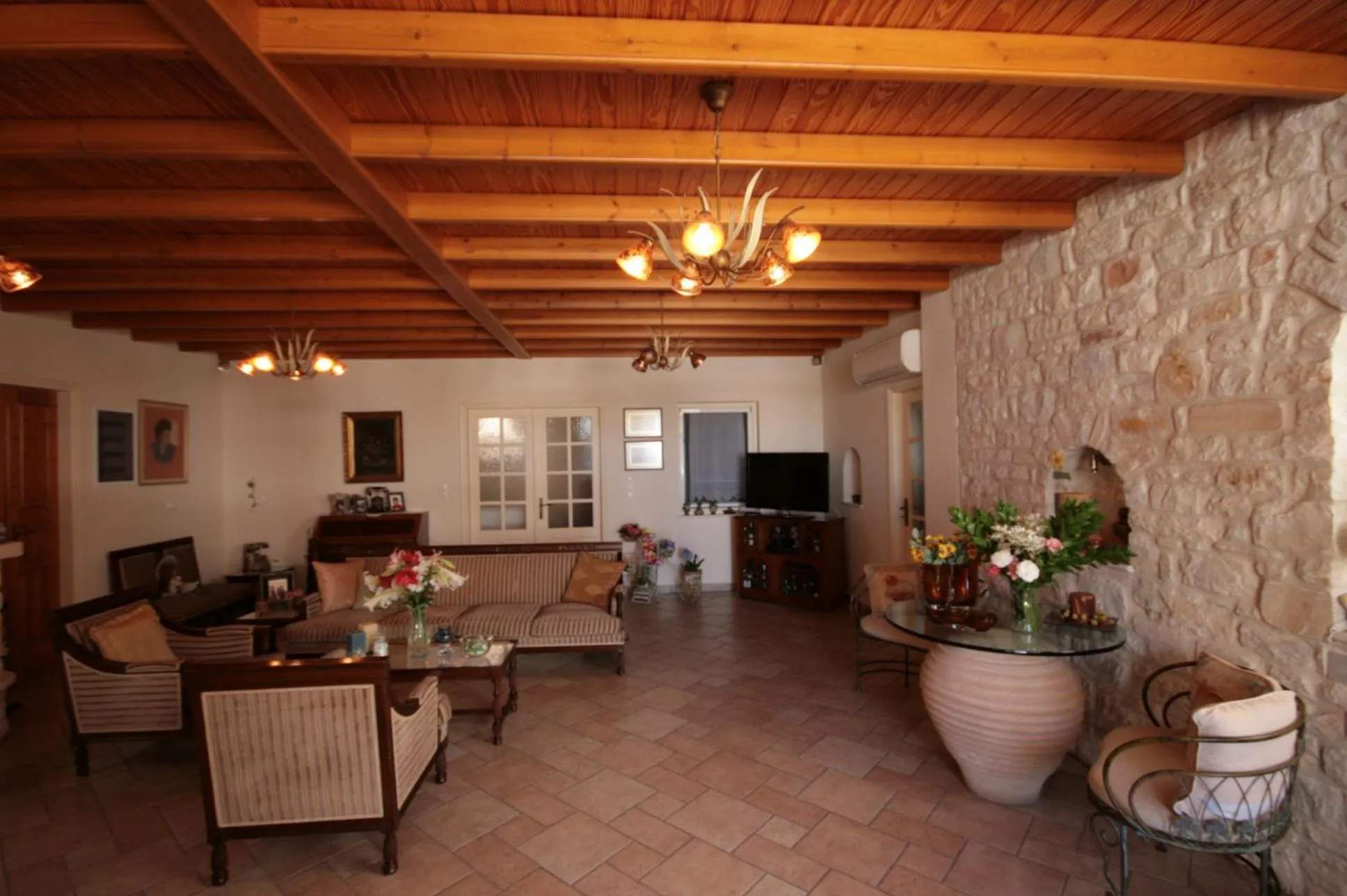 Hara Studios and Apartments