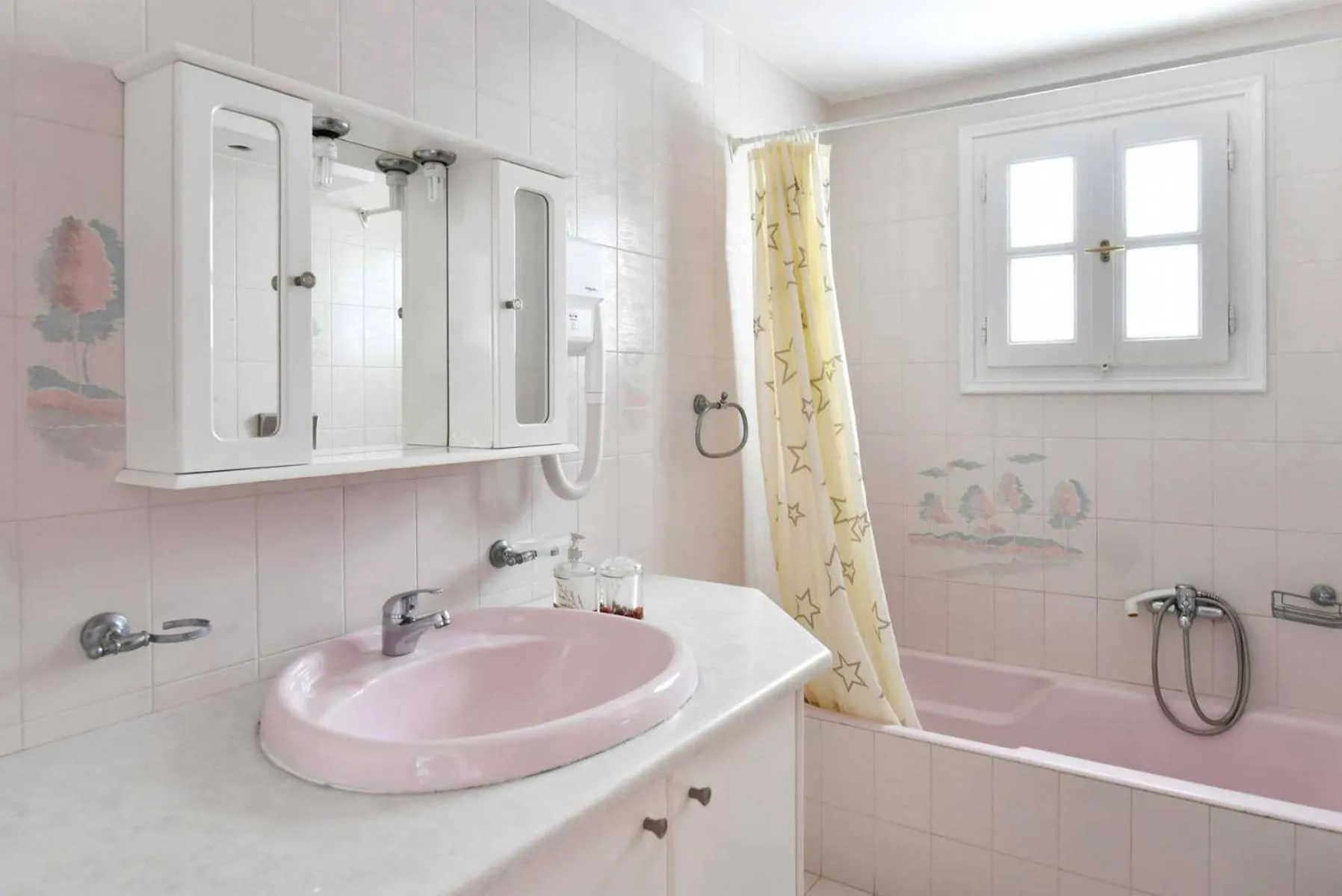 Hara Studios and Apartments