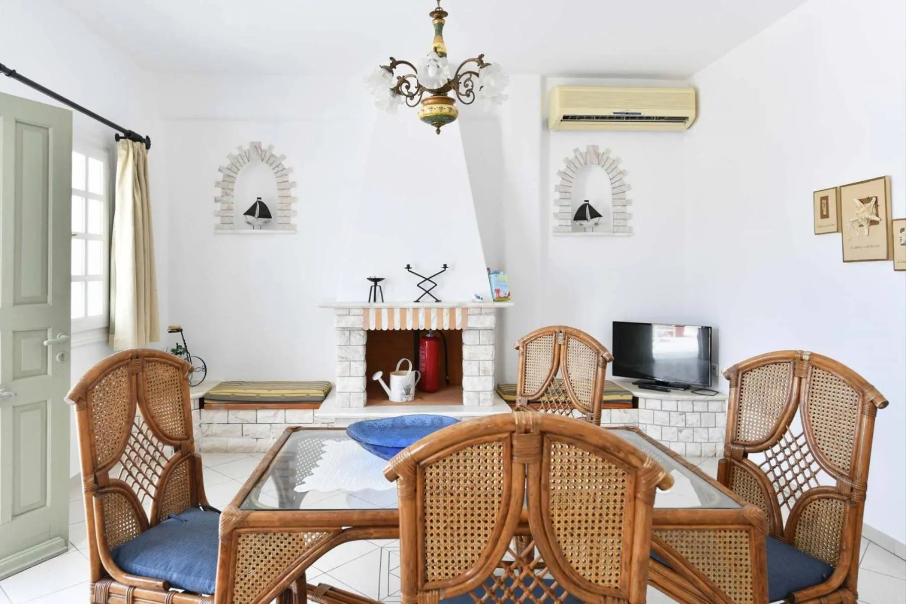 Hara Studios and Apartments