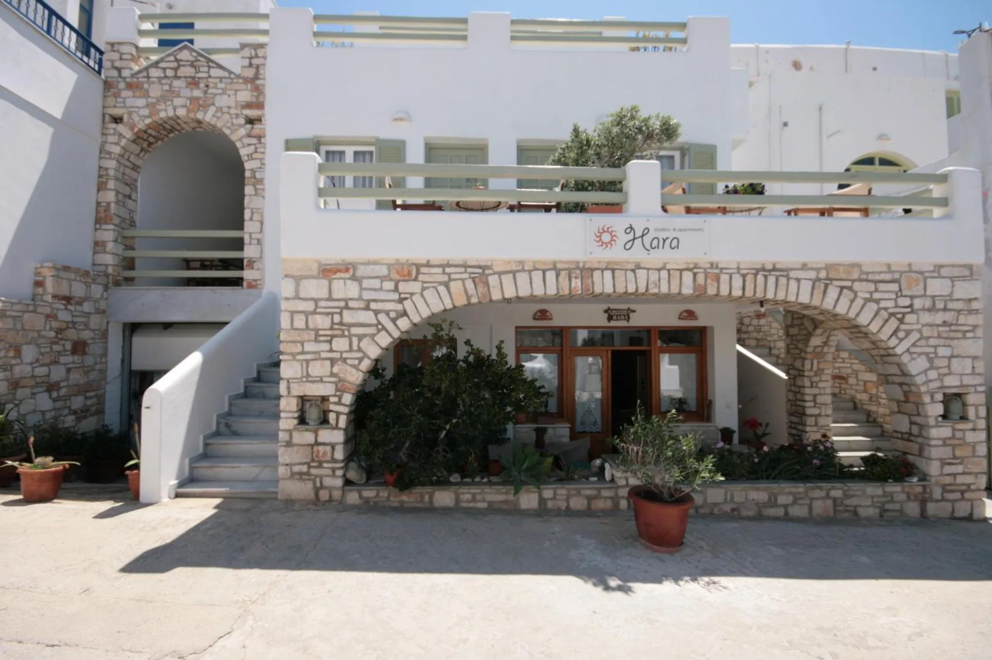 Hara Studios and Apartments