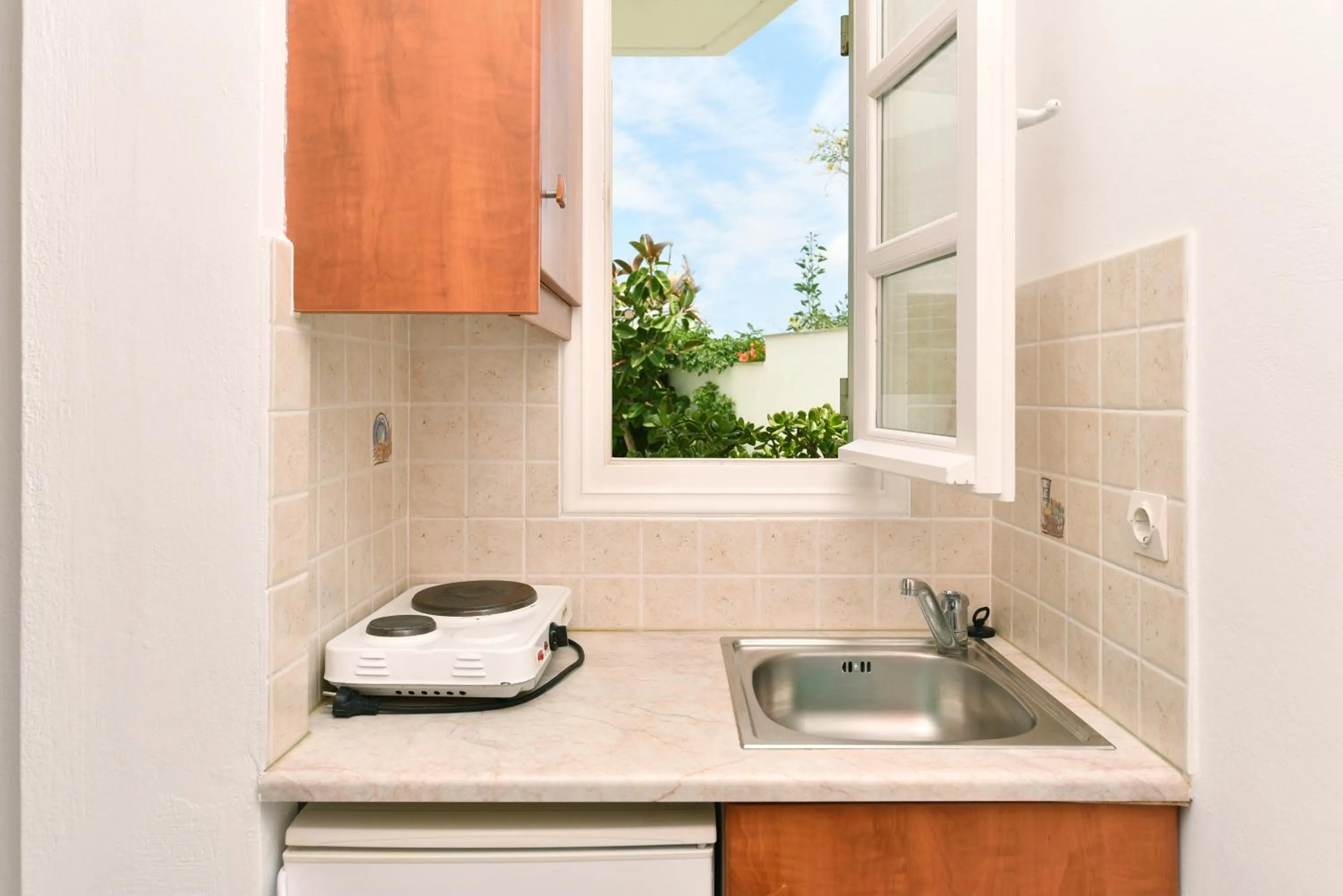 Hara Studios and Apartments