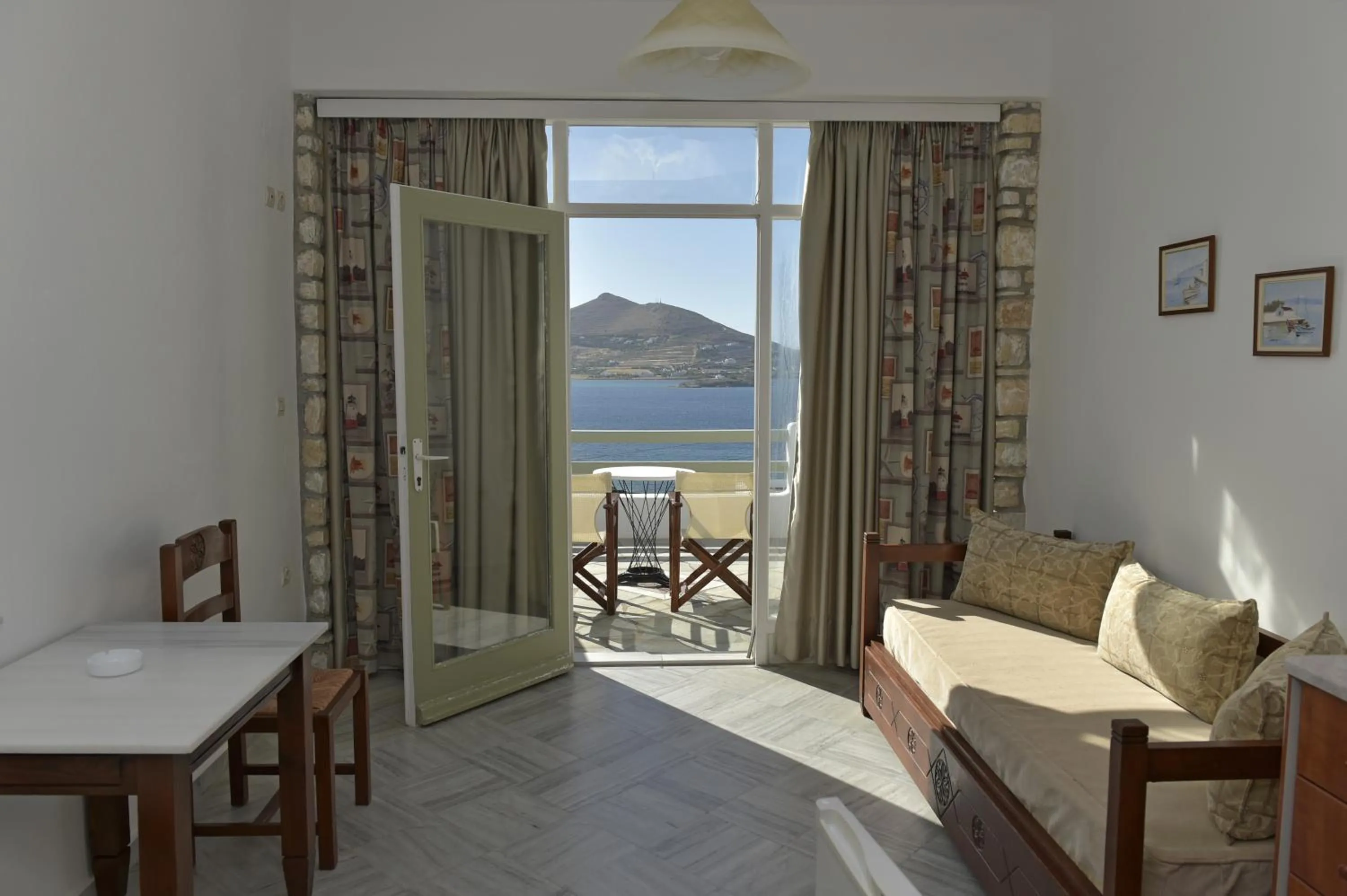 Living room in Hara Studios and Apartments