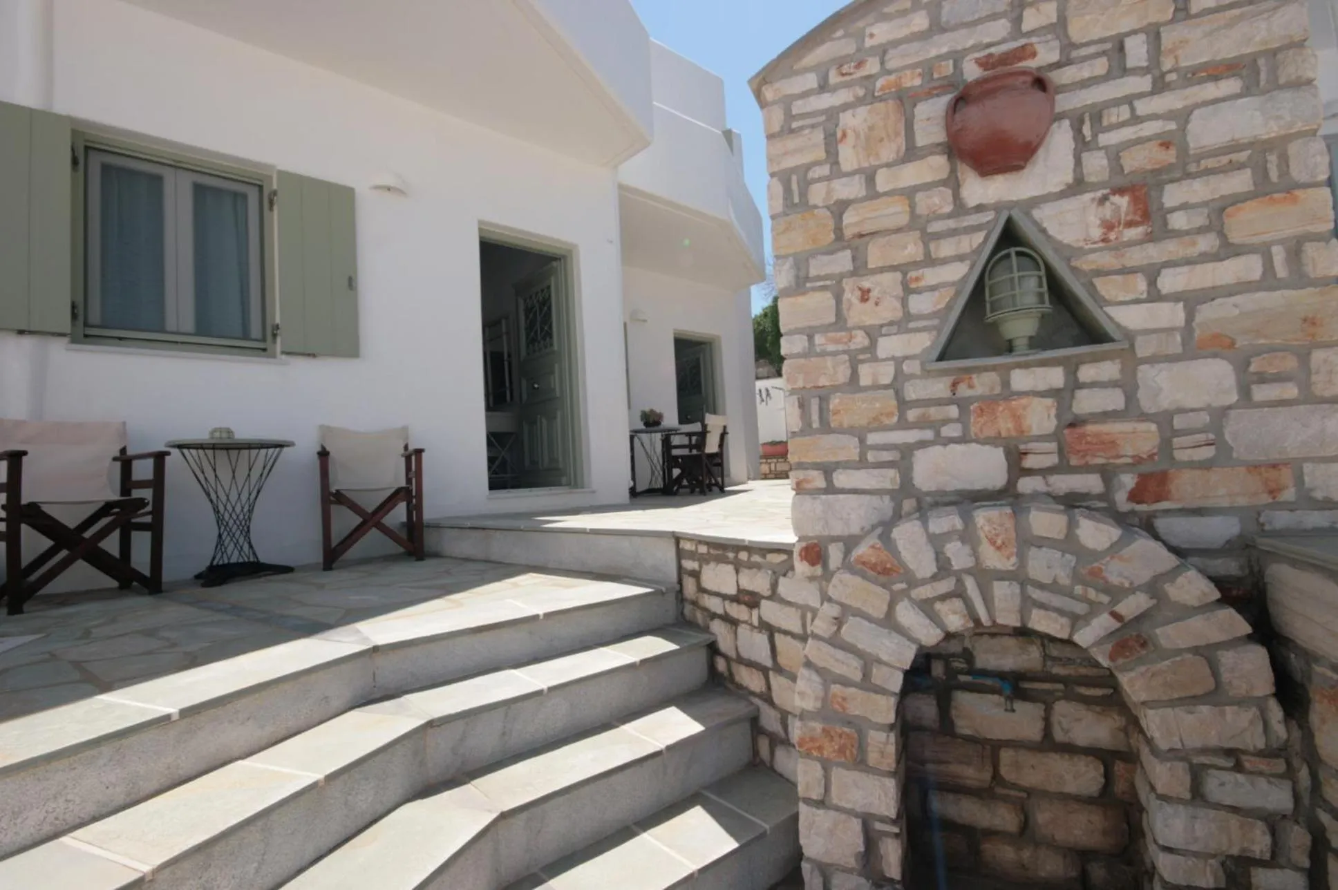 Hara Studios and Apartments