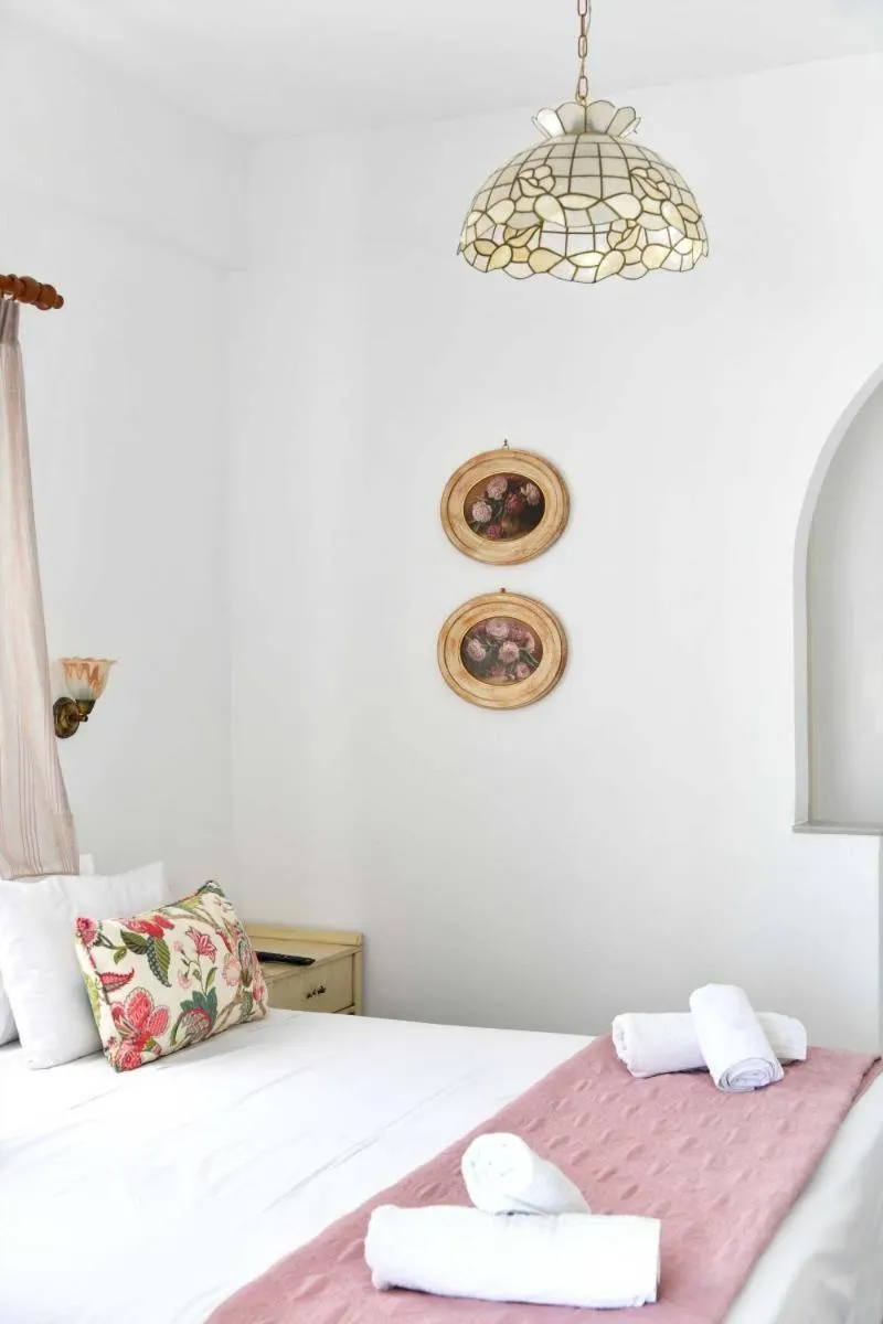 Bed in Hara Studios and Apartments